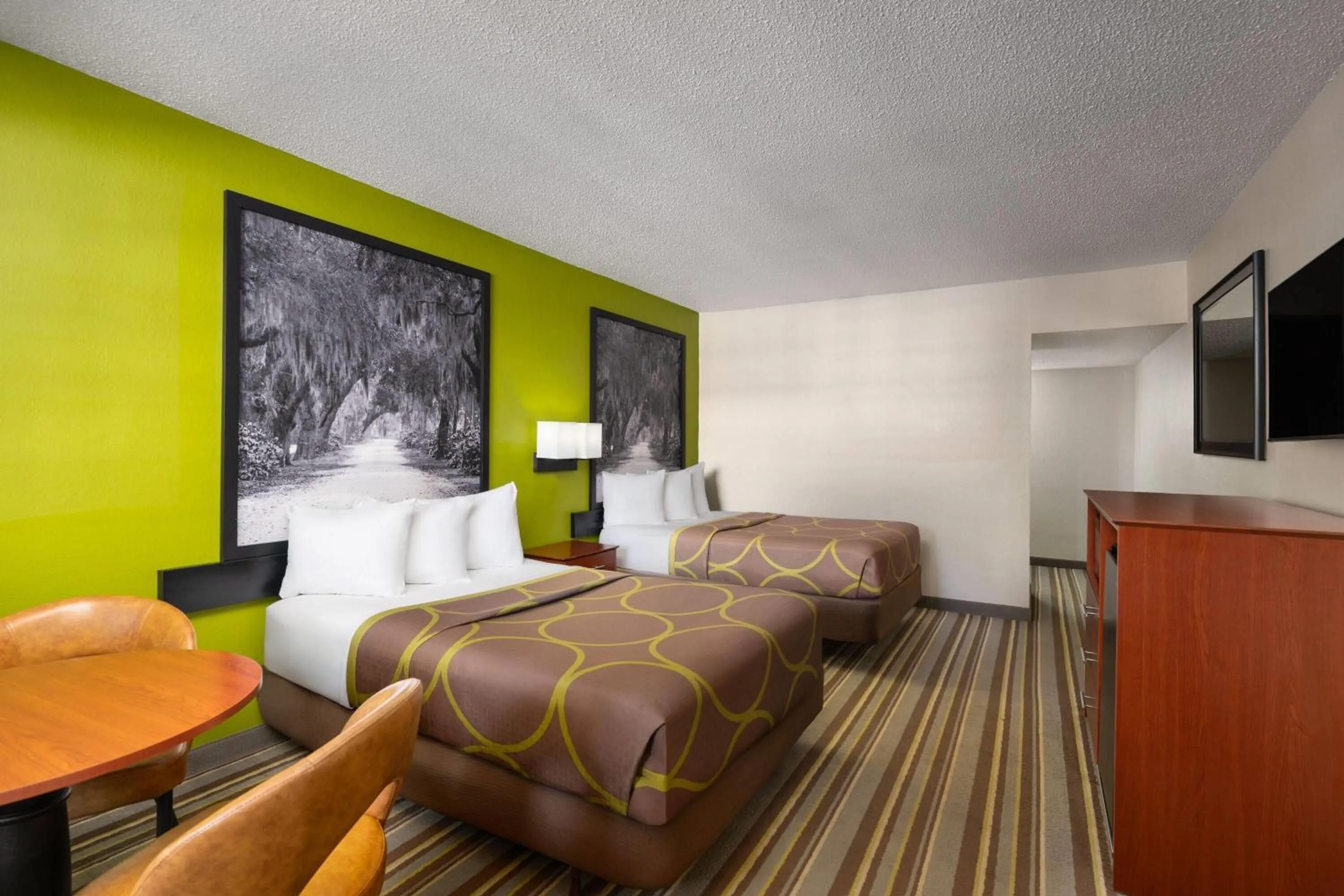 Photo of the whole room, Bed in Super 8 by Wyndham Lake City