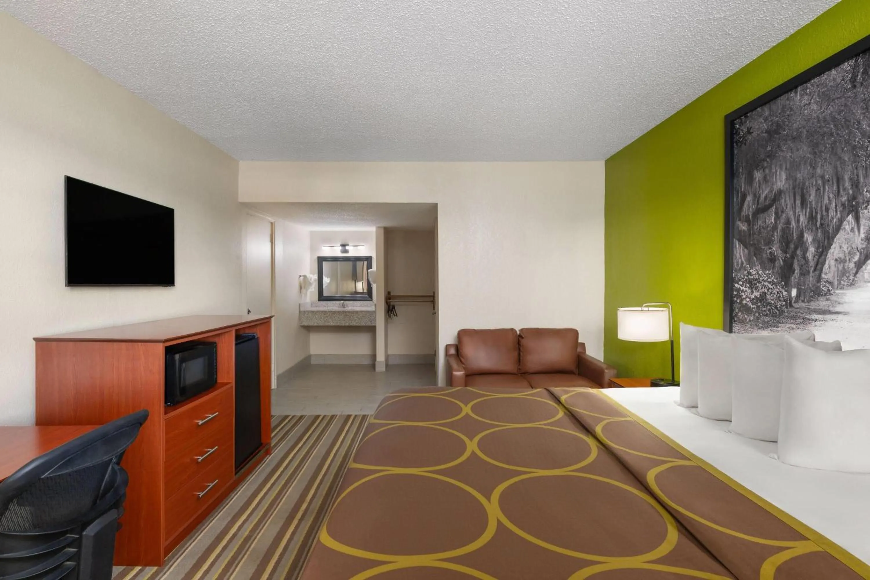 Photo of the whole room, Bed in Super 8 by Wyndham Lake City