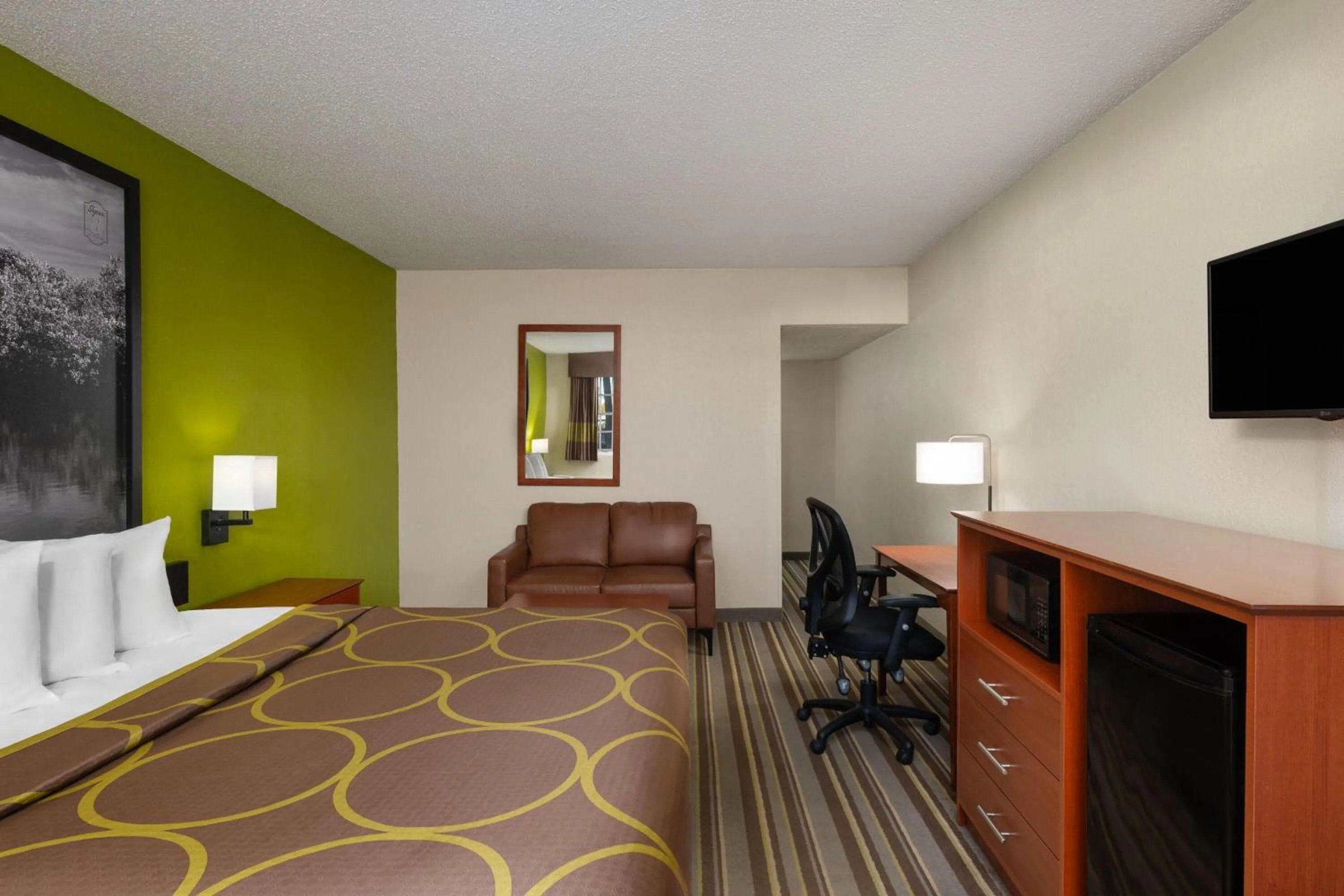 Photo of the whole room, Bed in Super 8 by Wyndham Lake City