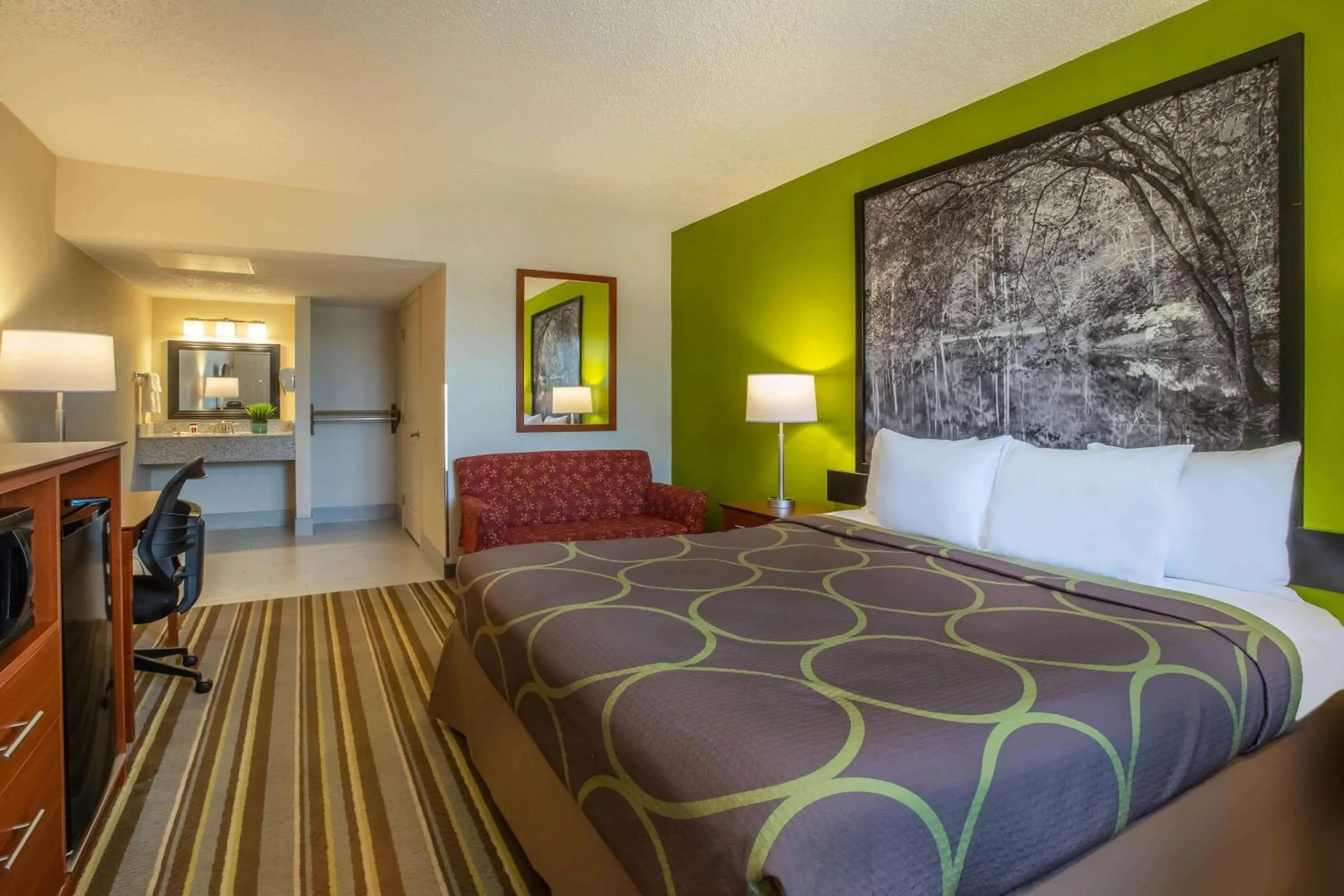 Bedroom, Bed in Super 8 by Wyndham Lake City