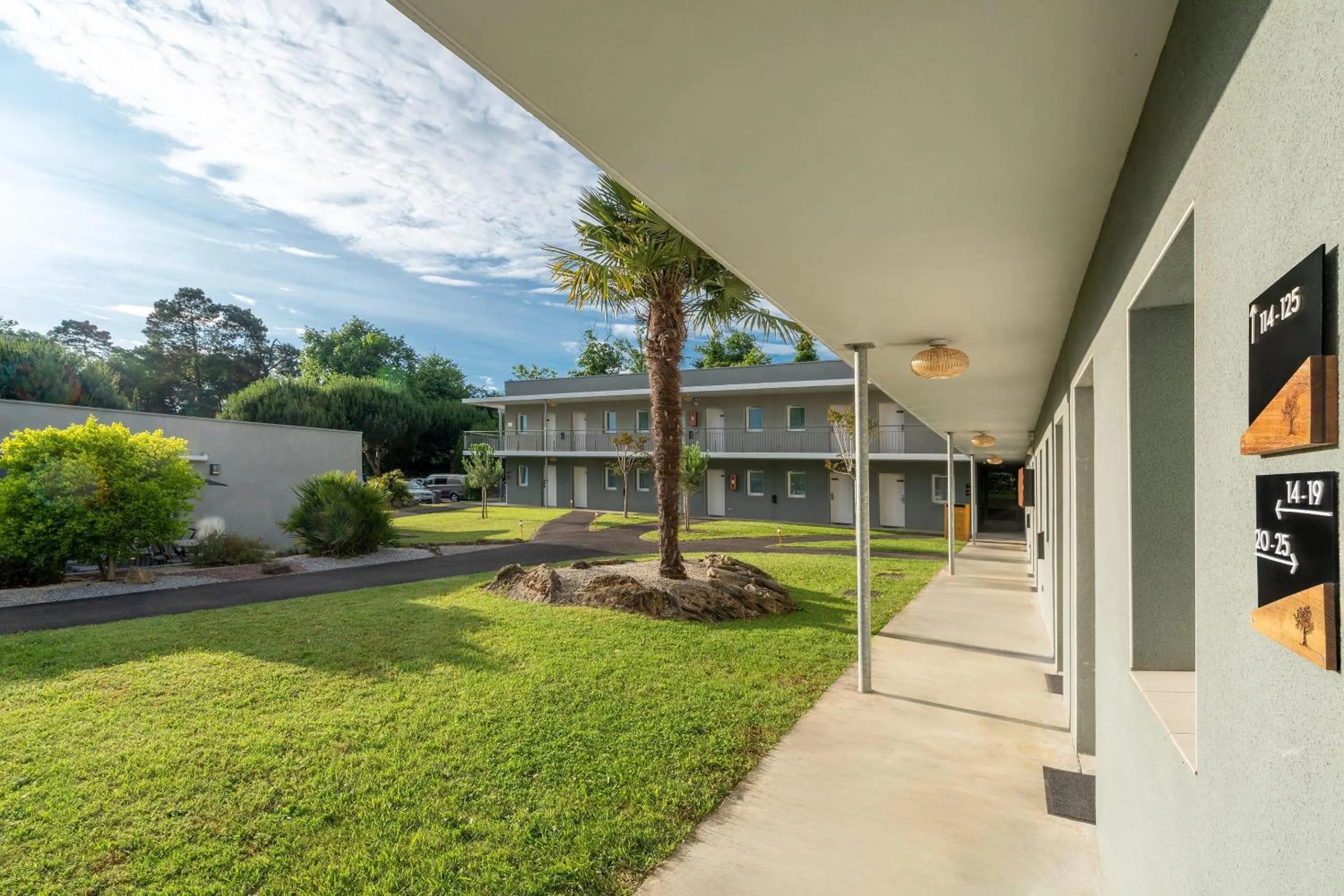 Property building in Sure Hotel by Best Western Mont-de-Marsan