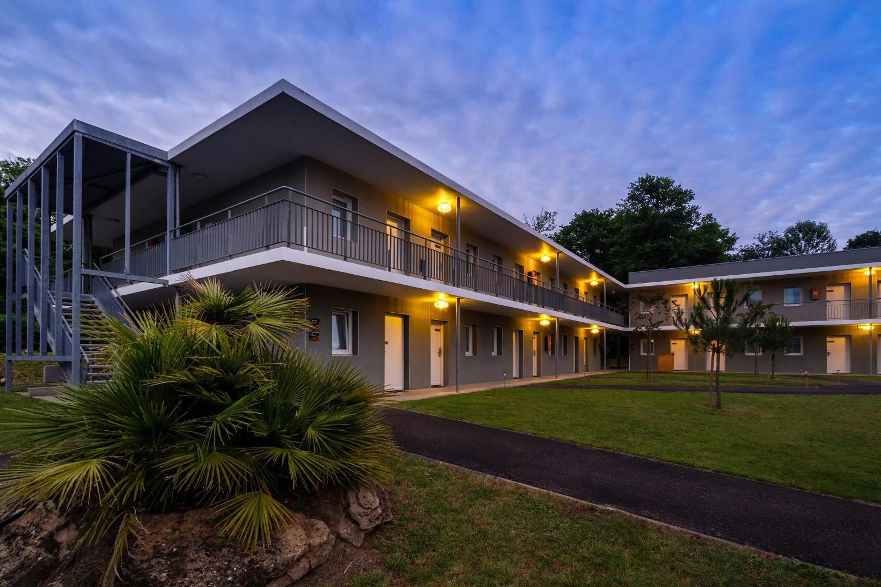 Property building in Sure Hotel by Best Western Mont-de-Marsan