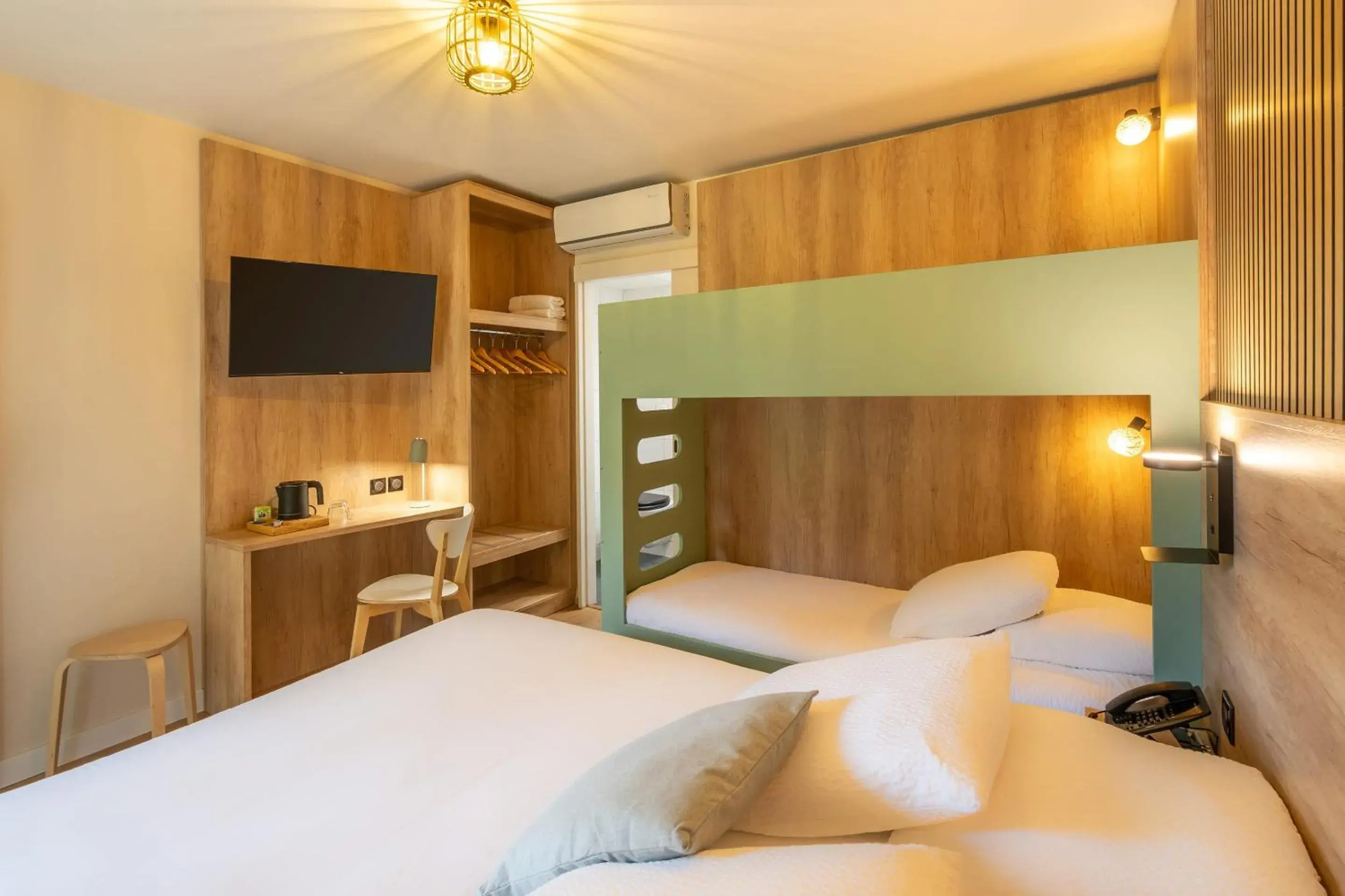 Family Room with One Double Bed and One Bunk Bed - Non-Smoking in Sure Hotel by Best Western Mont-de-Marsan Family Room with One Double Bed and One Bunk Bed - Non-Smoking in Sure Hotel by Best Western Mont-de-Marsan
