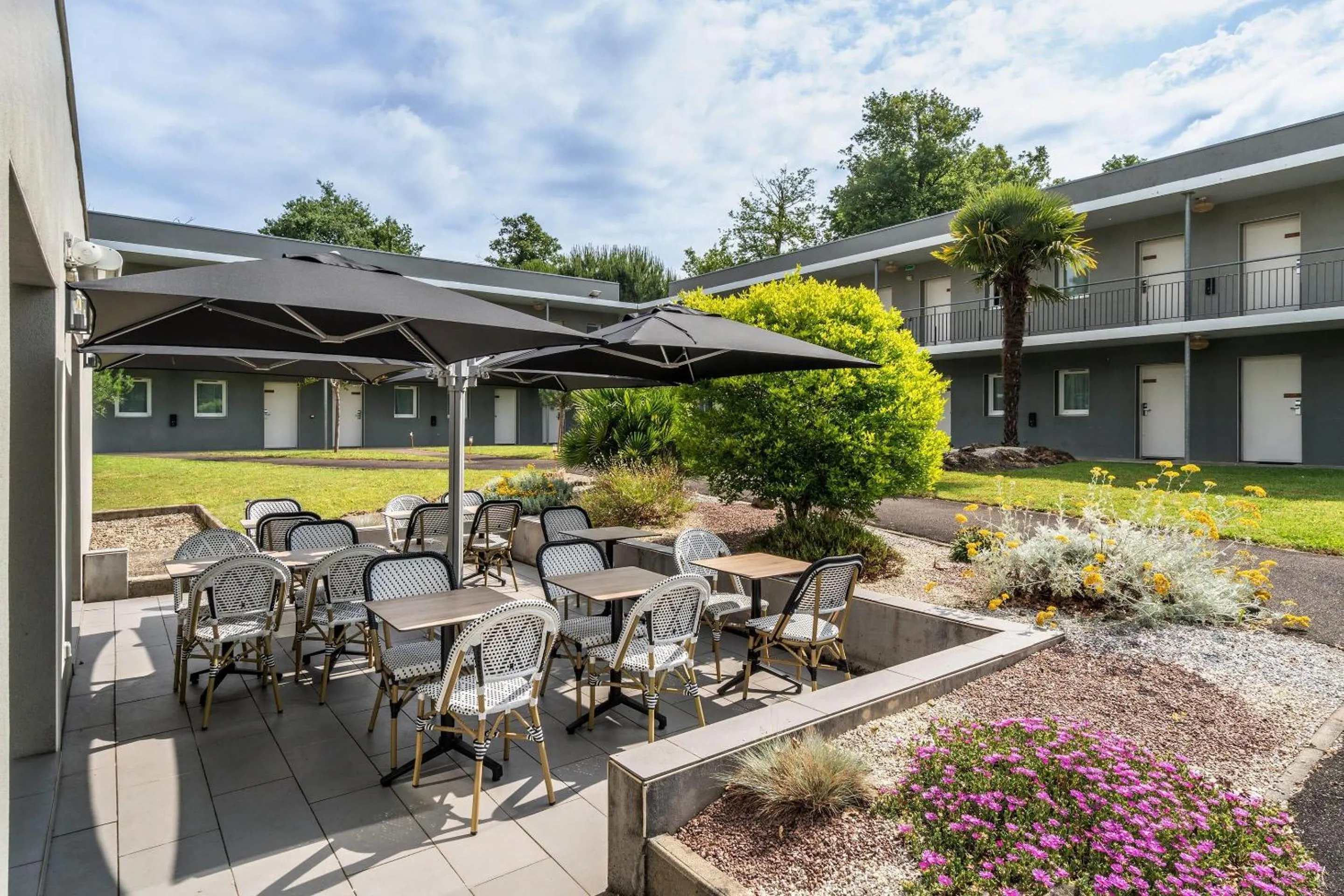 Property building in Sure Hotel by Best Western Mont-de-Marsan