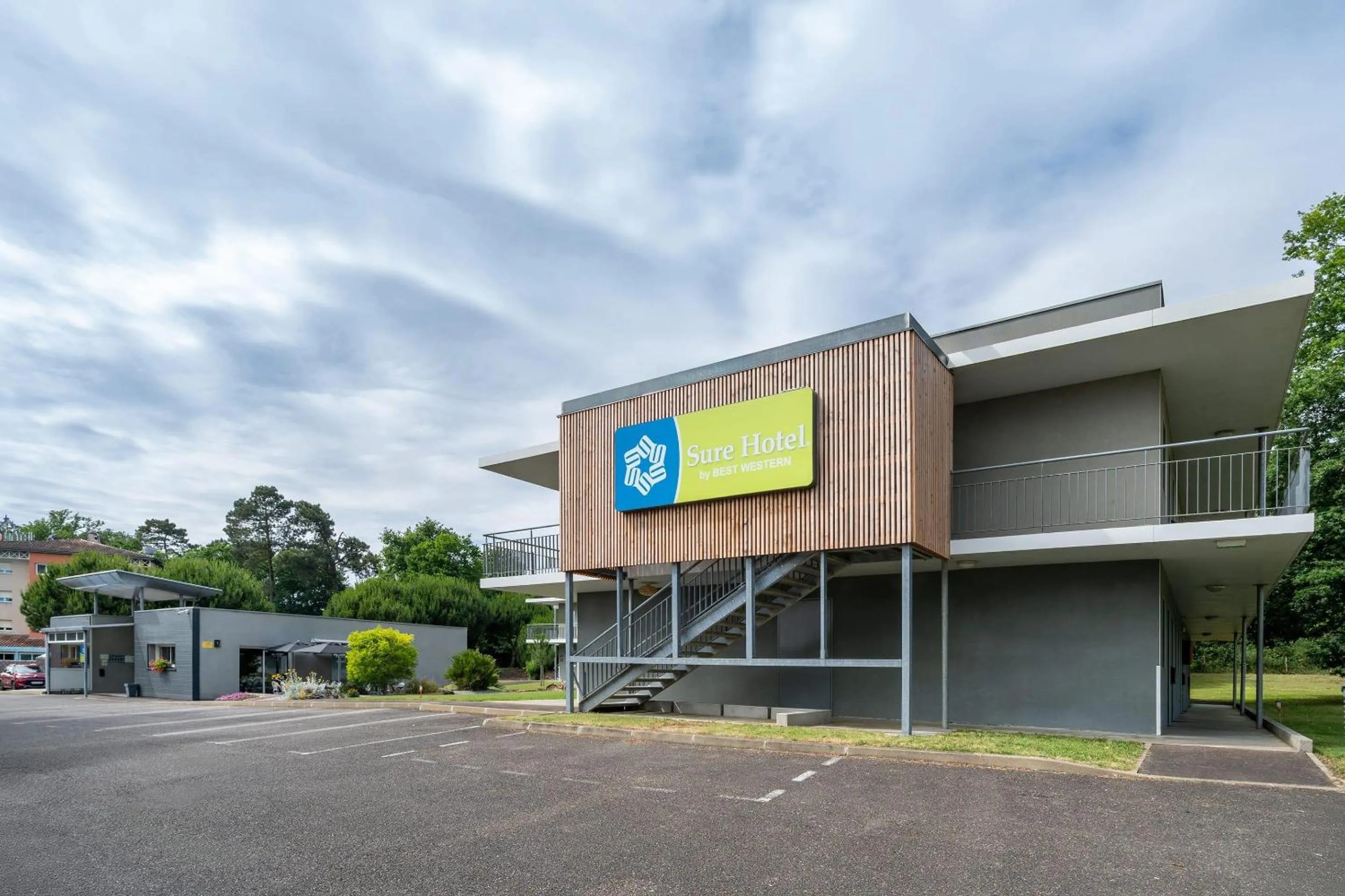 Property building in Sure Hotel by Best Western Mont-de-Marsan