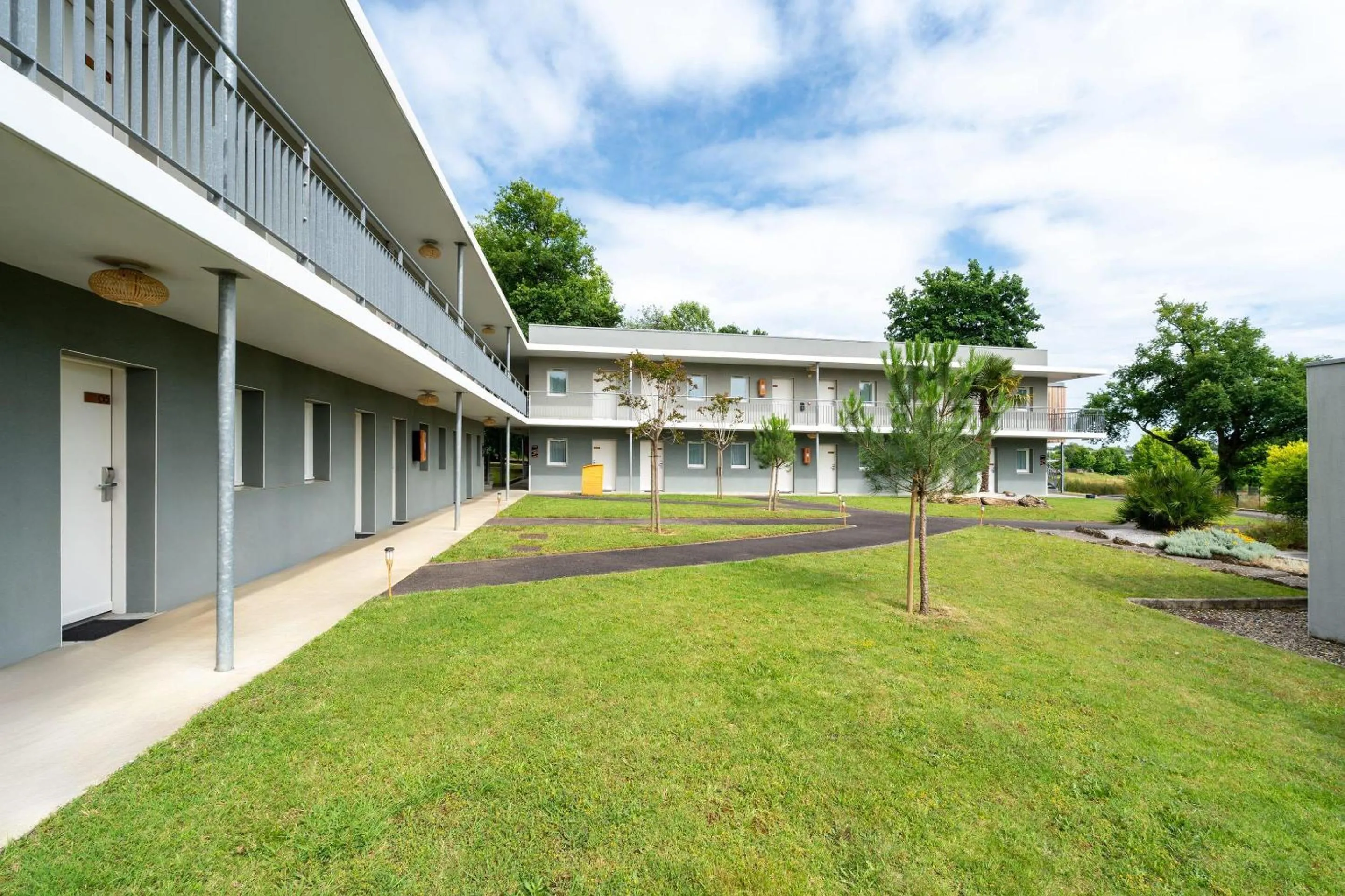 Property building in Sure Hotel by Best Western Mont-de-Marsan