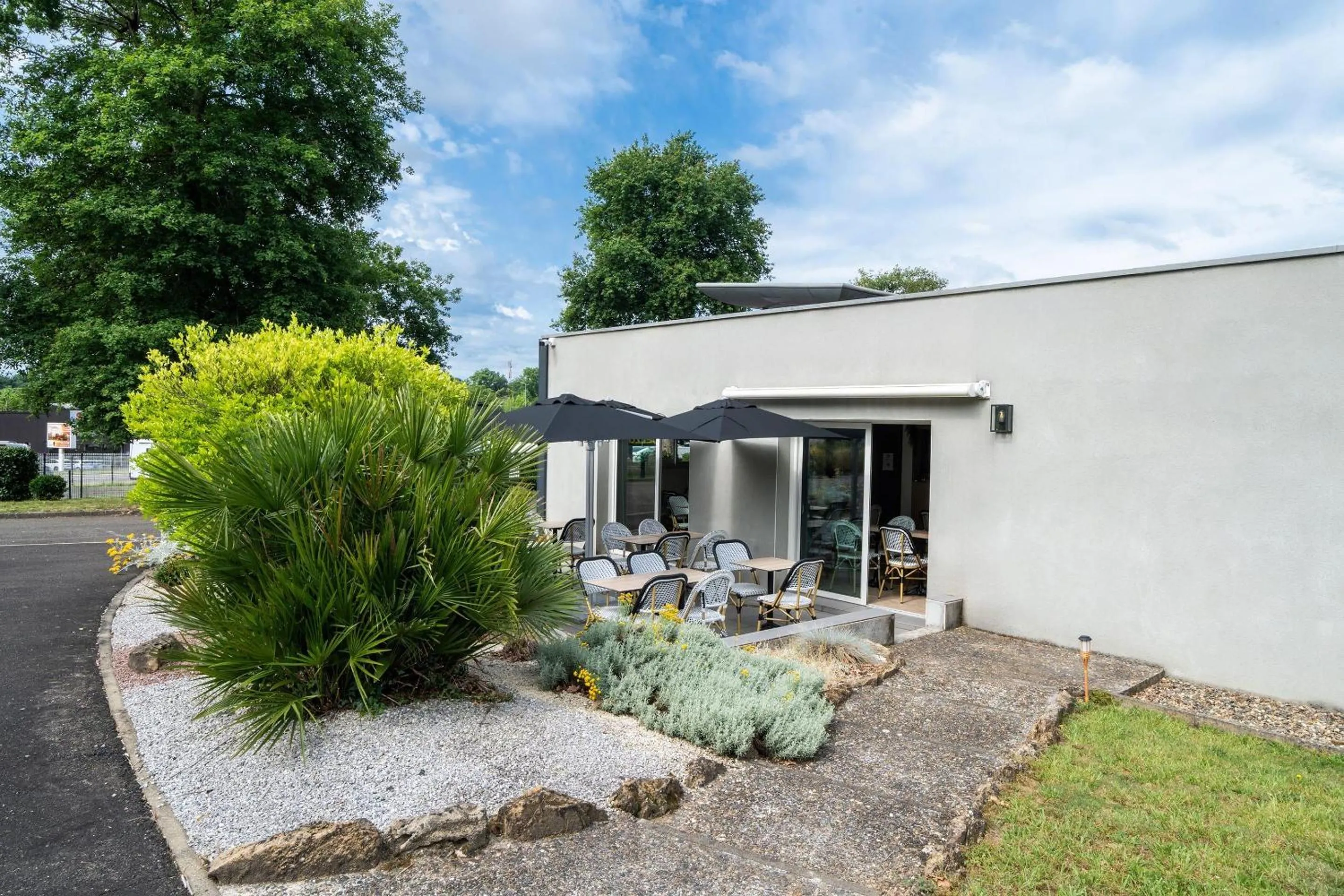 Property building in Sure Hotel by Best Western Mont-de-Marsan