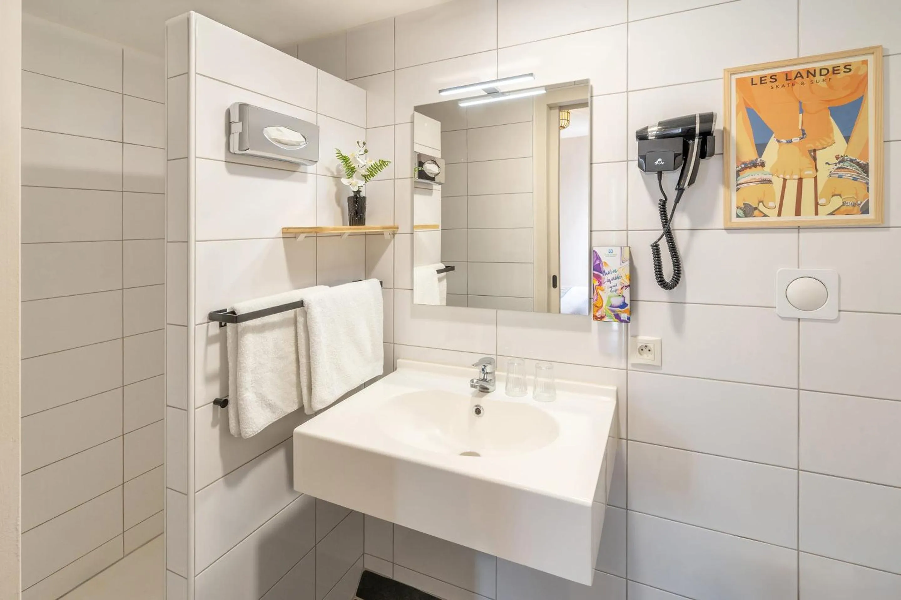 Shower in Sure Hotel by Best Western Mont-de-Marsan