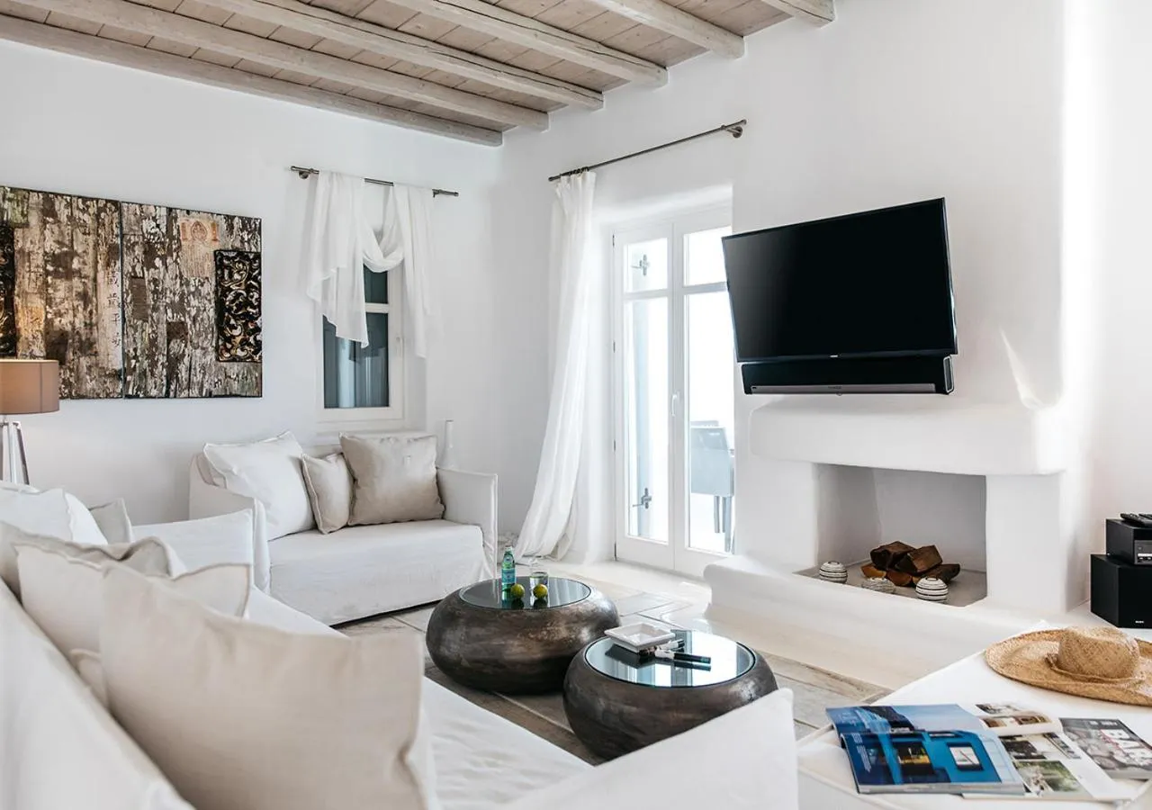 Communal lounge/ TV room in Diana Villa Mykonos
