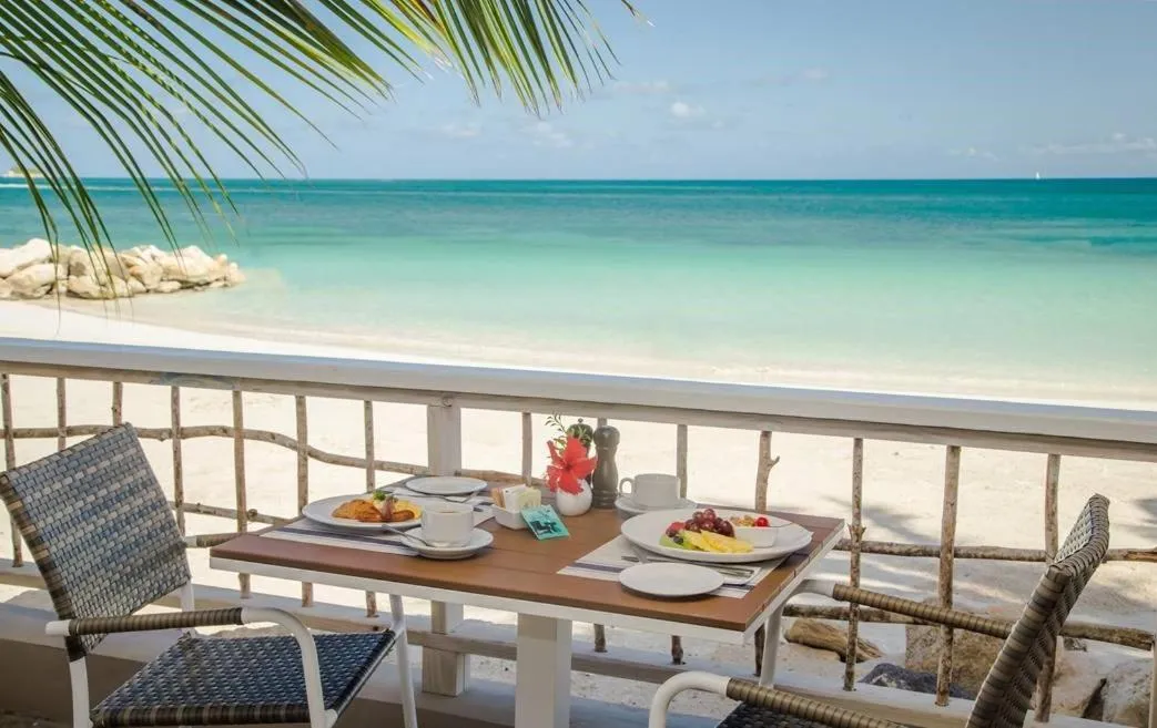 Restaurant/places to eat in Siboney Beach Club