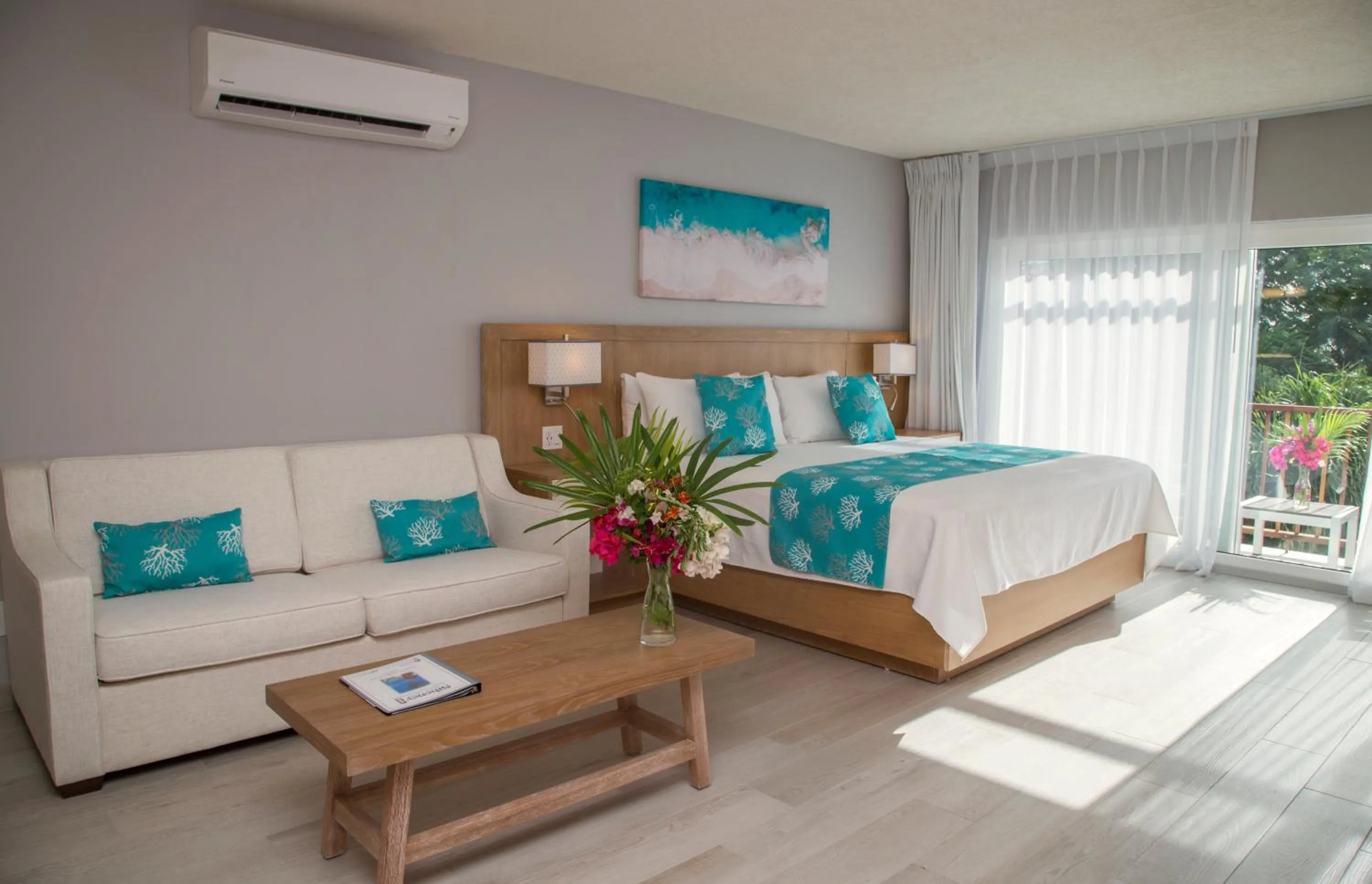 Photo of the whole room, Bed in Siboney Beach Club