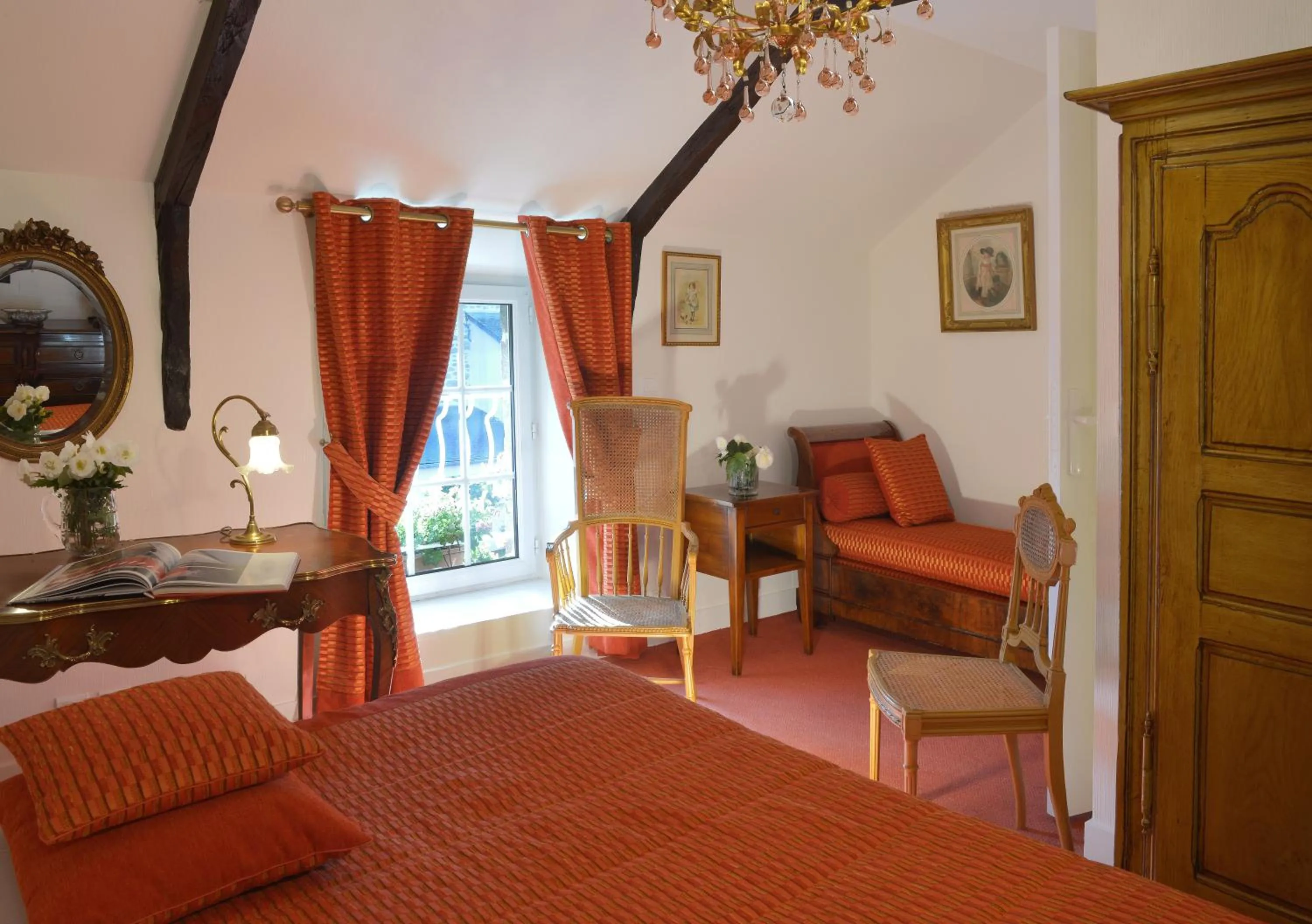 Photo of the whole room in Hostellerie de la Motte jean
