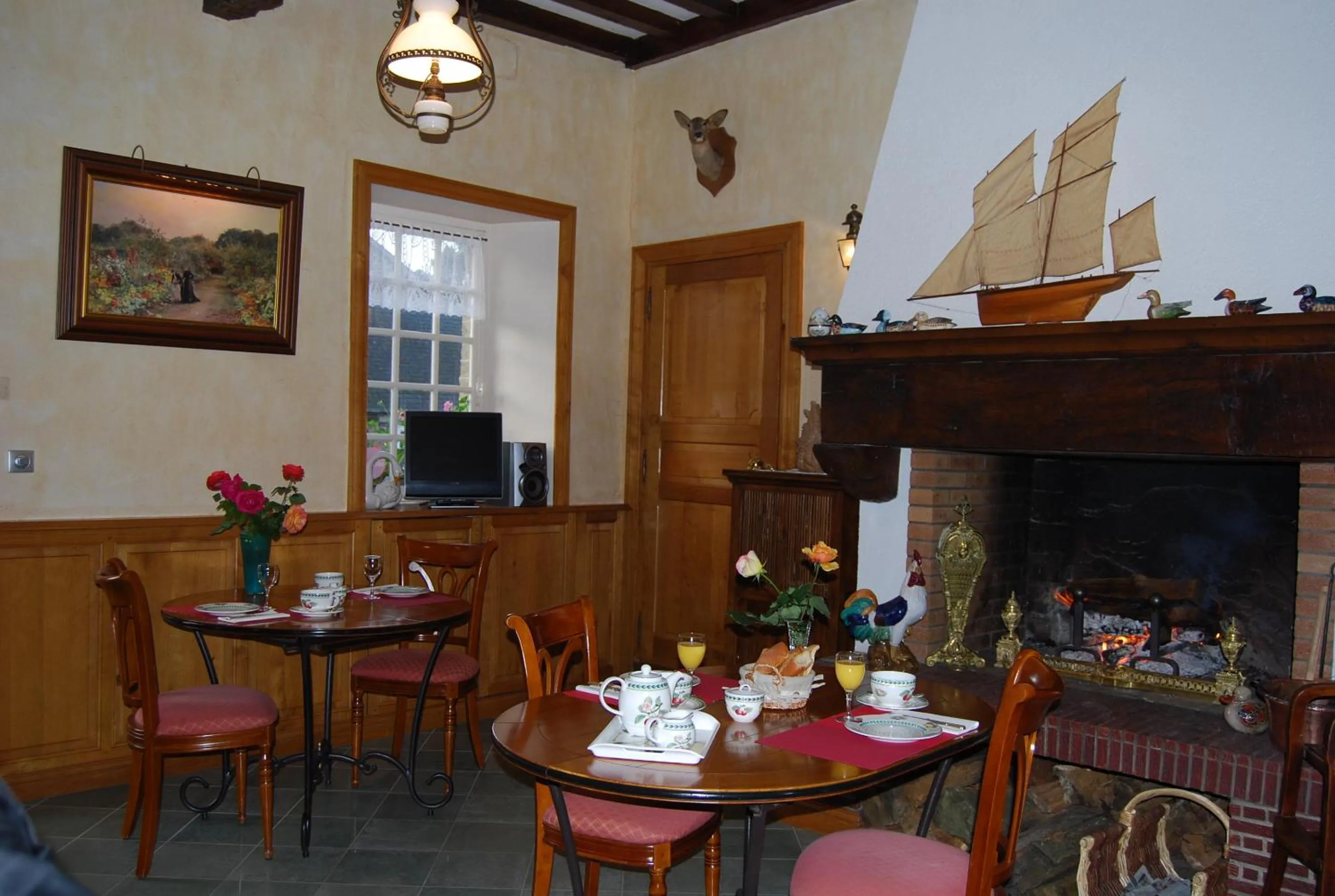 Restaurant/places to eat in Hostellerie de la Motte jean