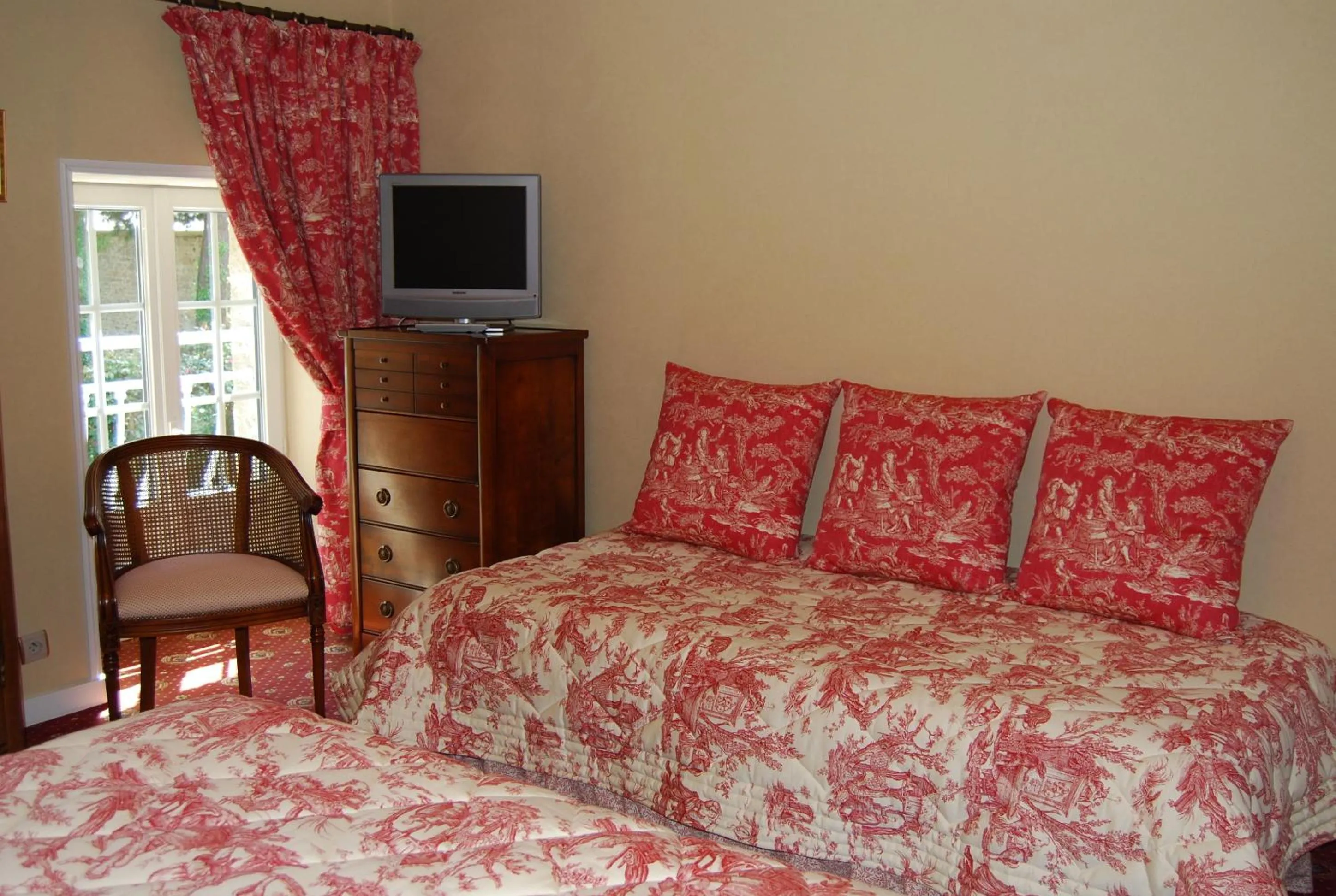Photo of the whole room in Hostellerie de la Motte jean