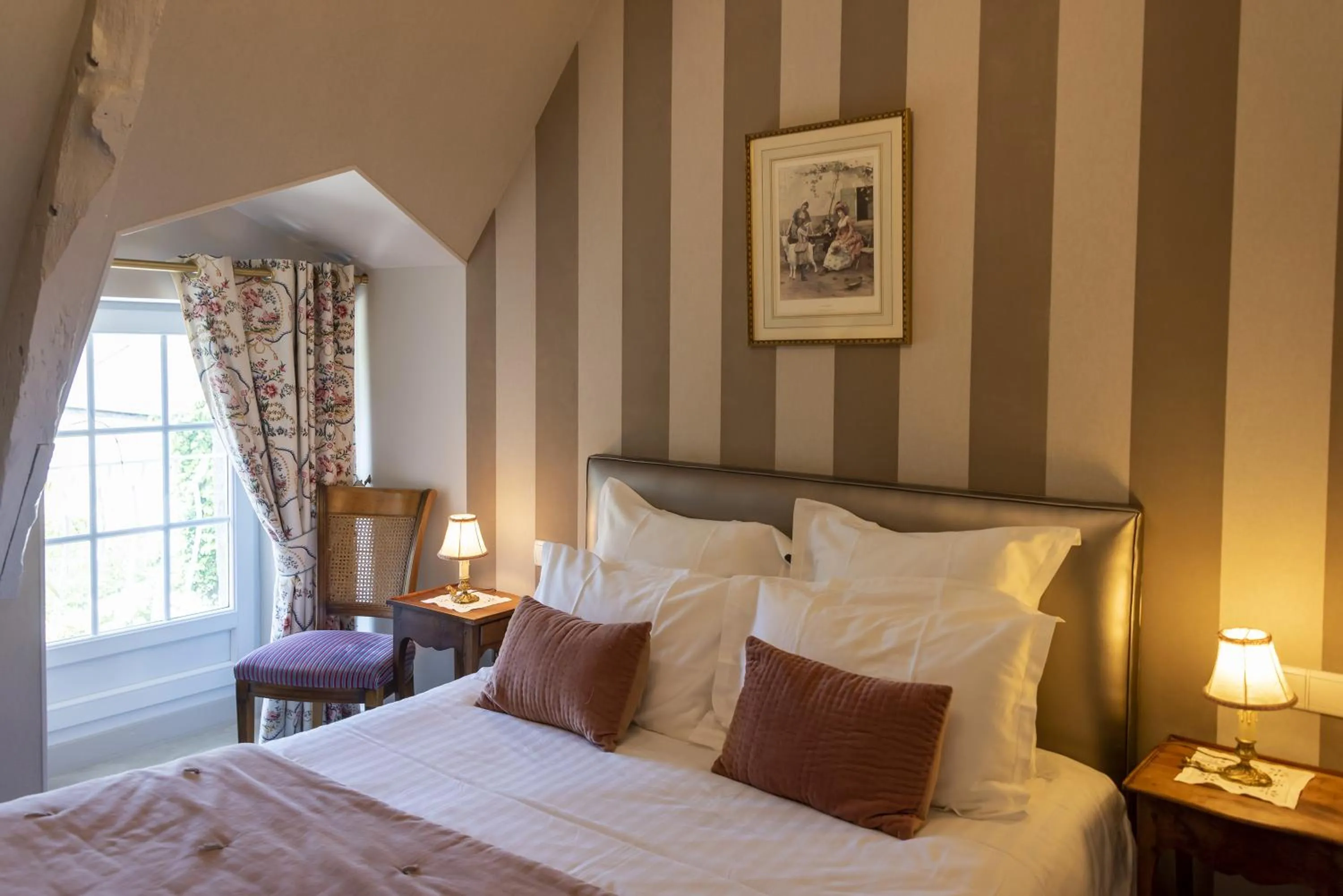 Photo of the whole room in Hostellerie de la Motte jean