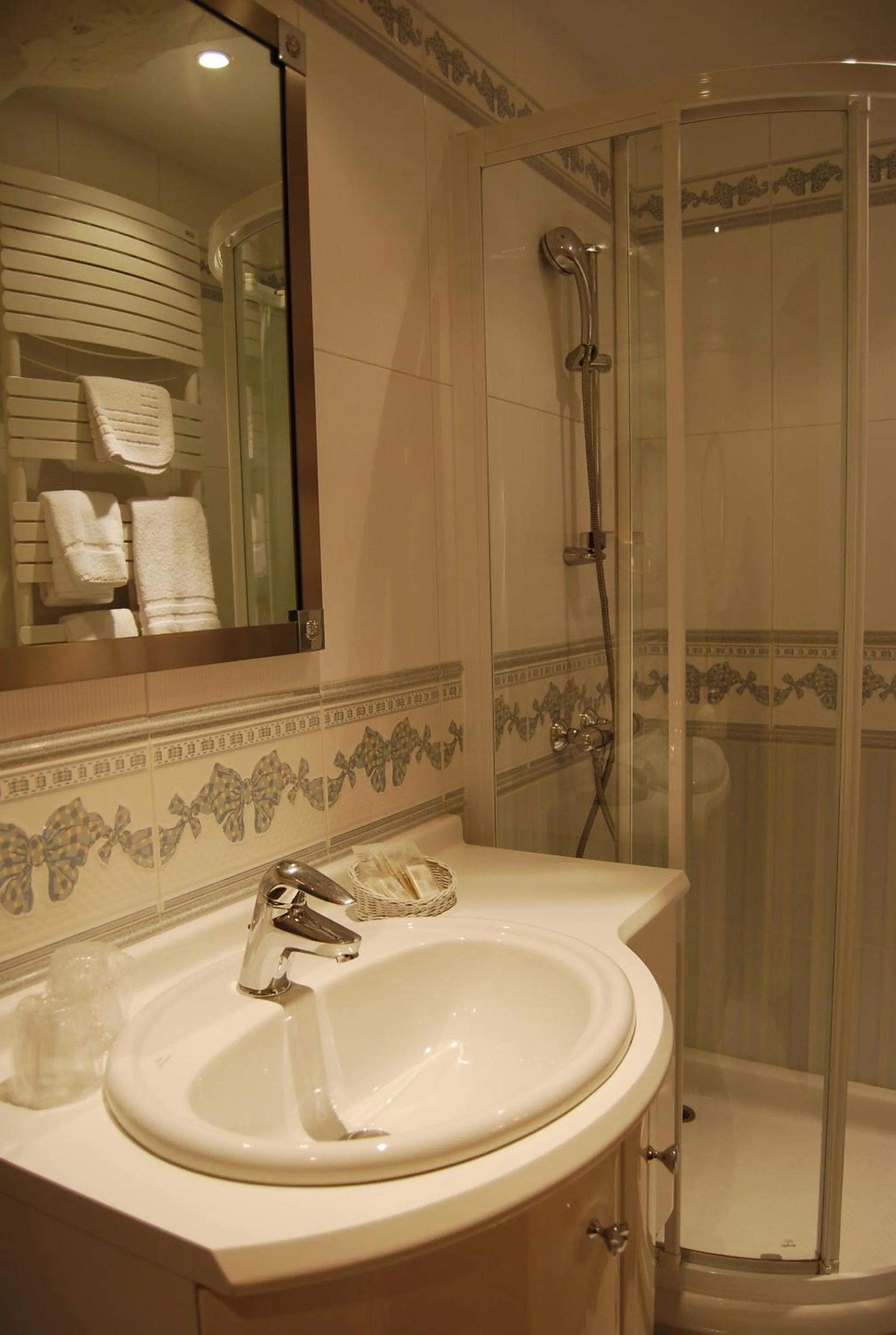 Bathroom in Hostellerie de la Motte jean