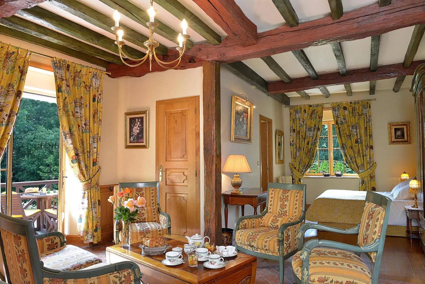 Photo of the whole room in Hostellerie de la Motte jean