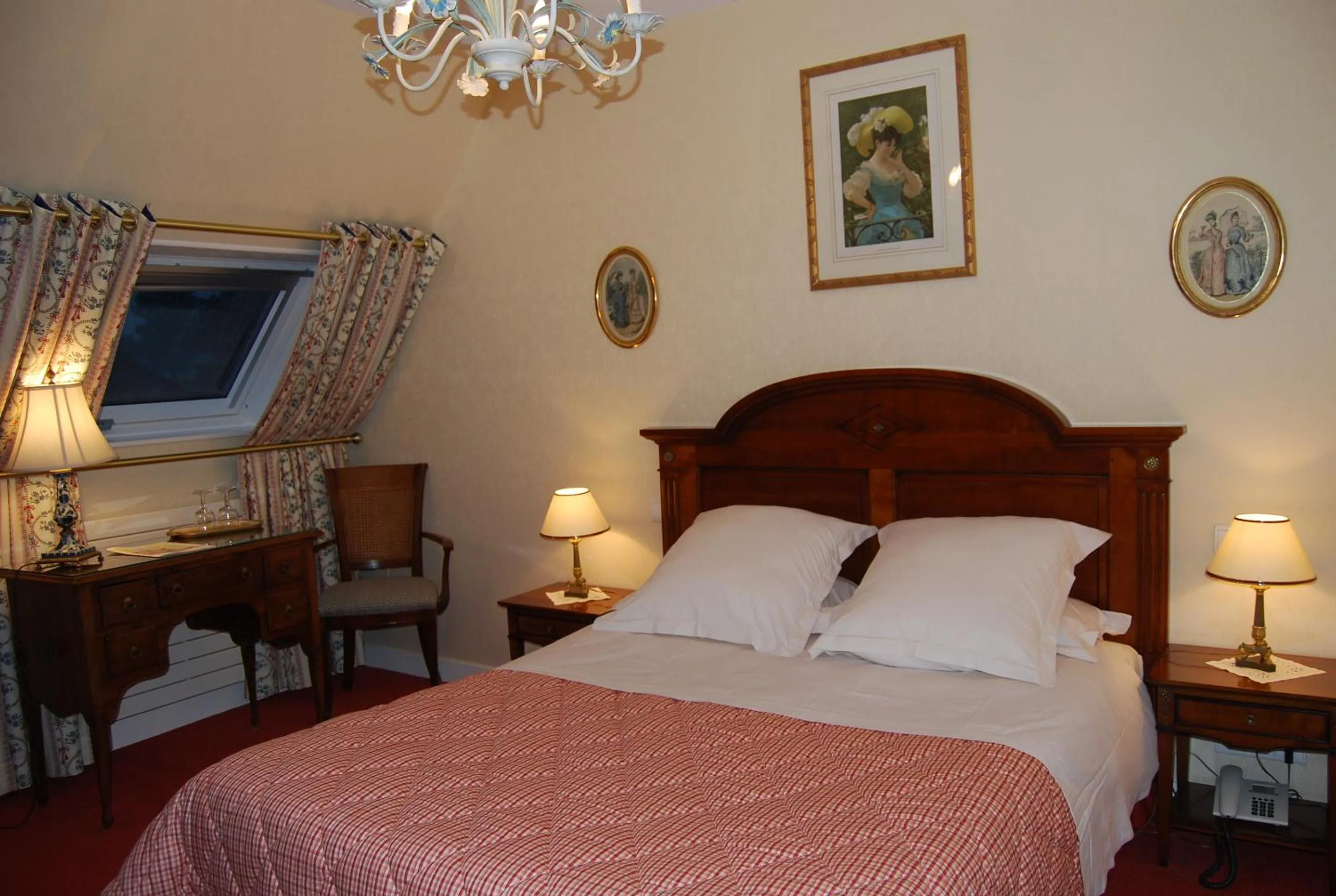 Photo of the whole room in Hostellerie de la Motte jean
