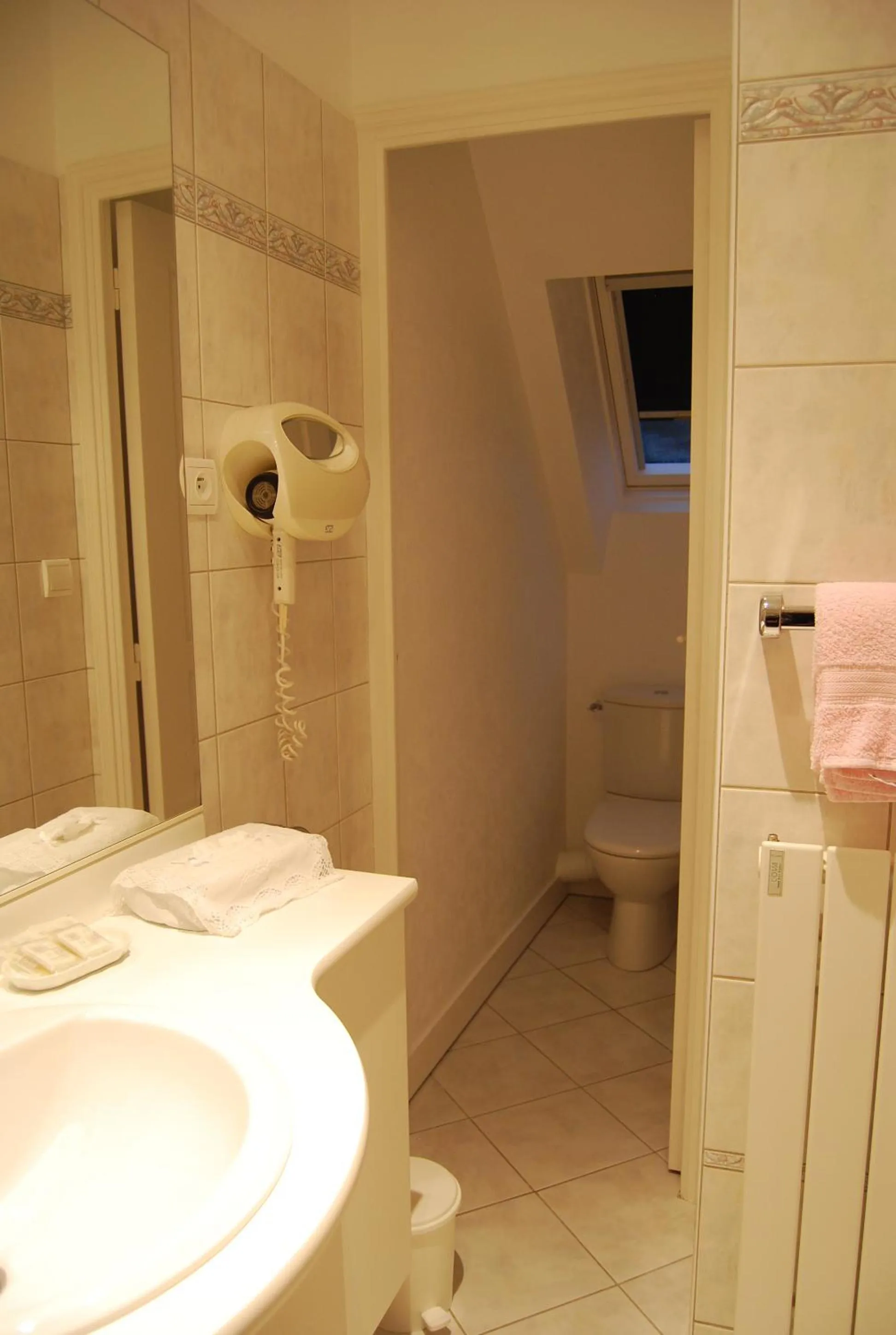 Bathroom in Hostellerie de la Motte jean