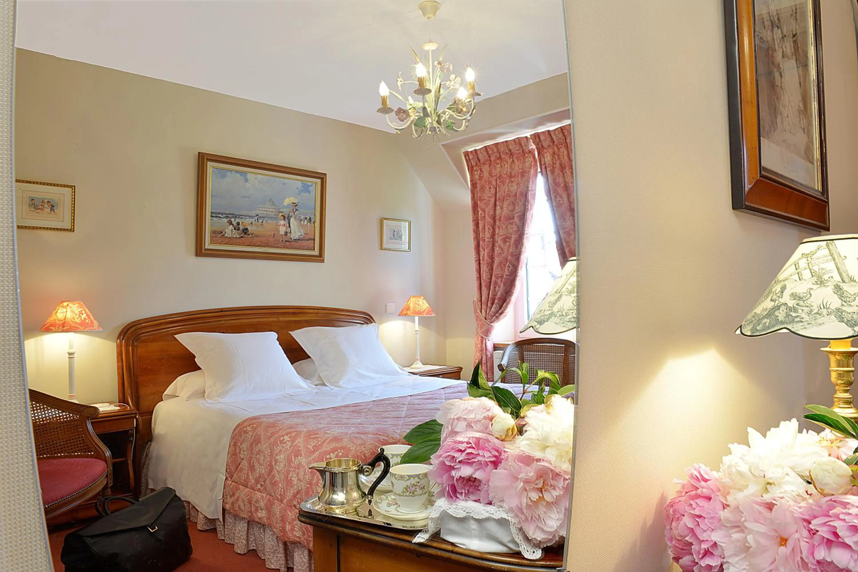 Photo of the whole room in Hostellerie de la Motte jean