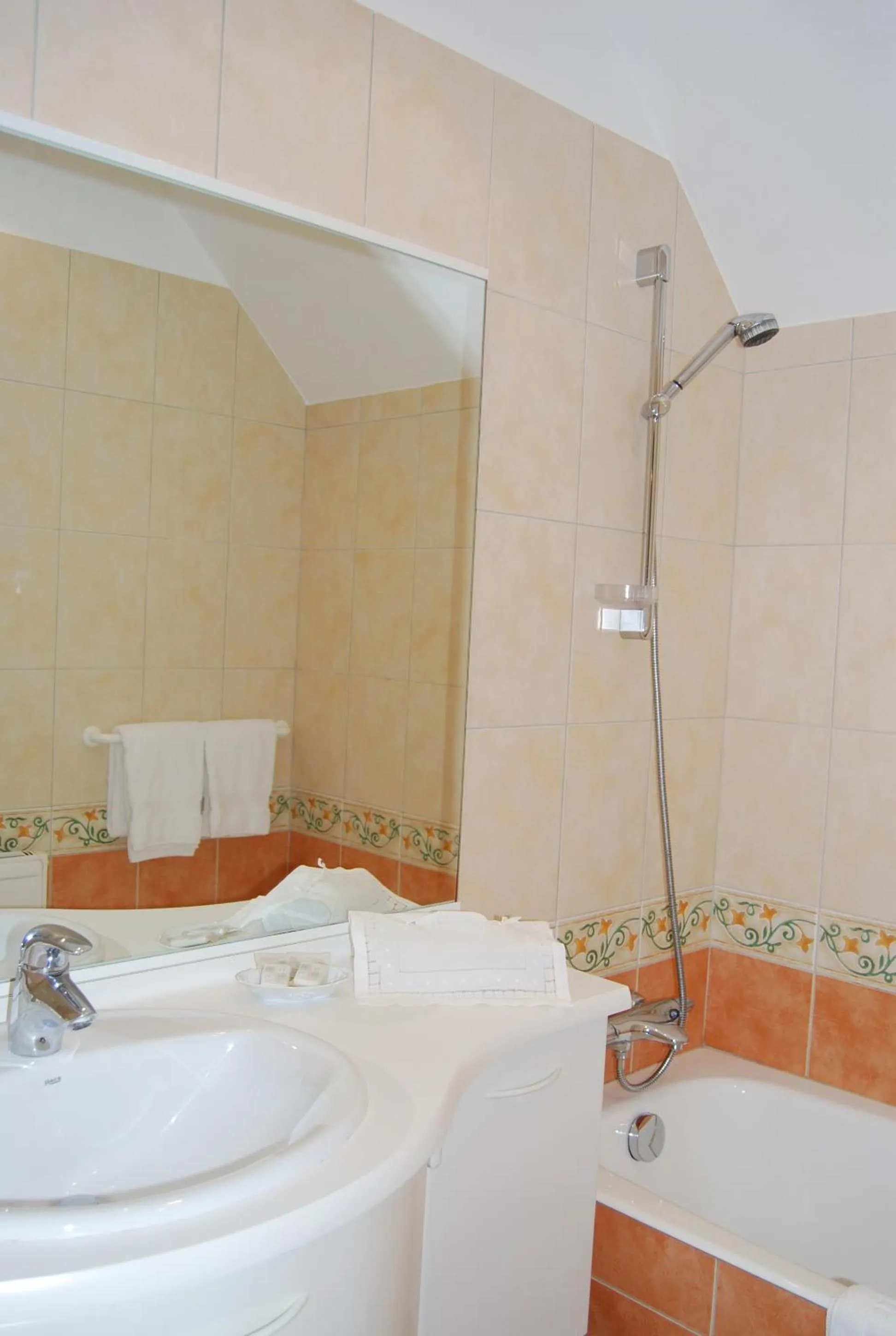 Bathroom in Hostellerie de la Motte jean