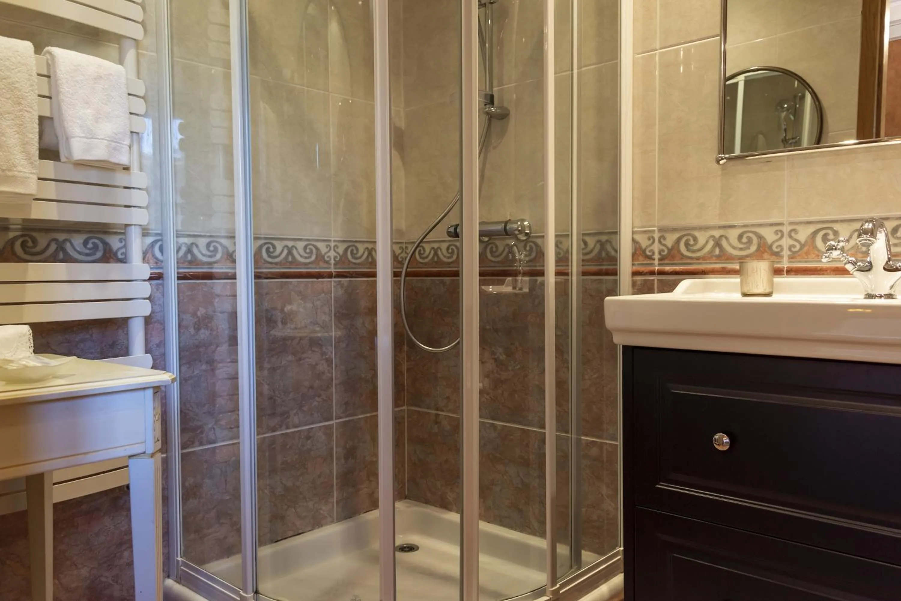 Shower in Hostellerie de la Motte jean