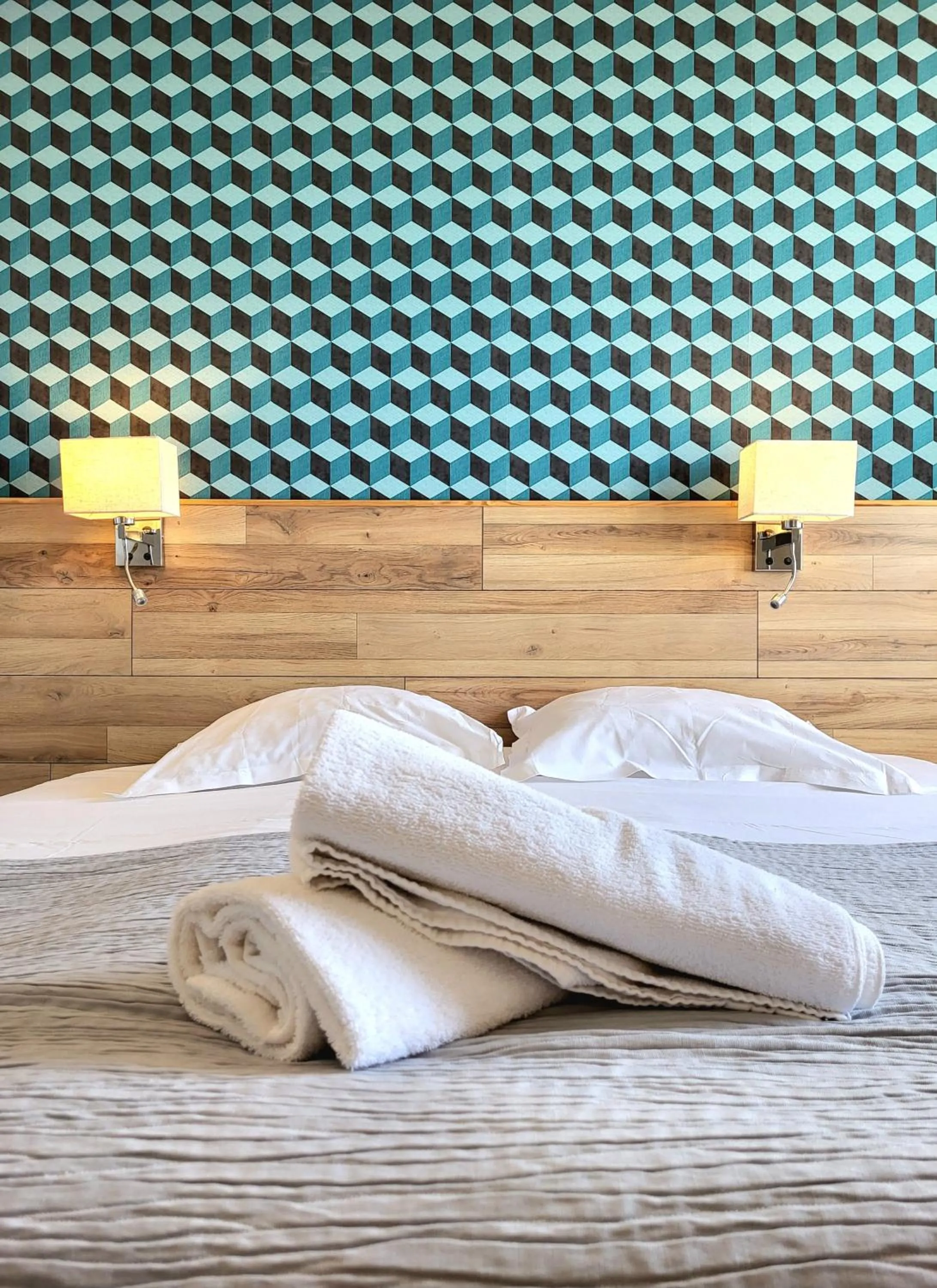 Bed in Cit'Hôtel La Résidence