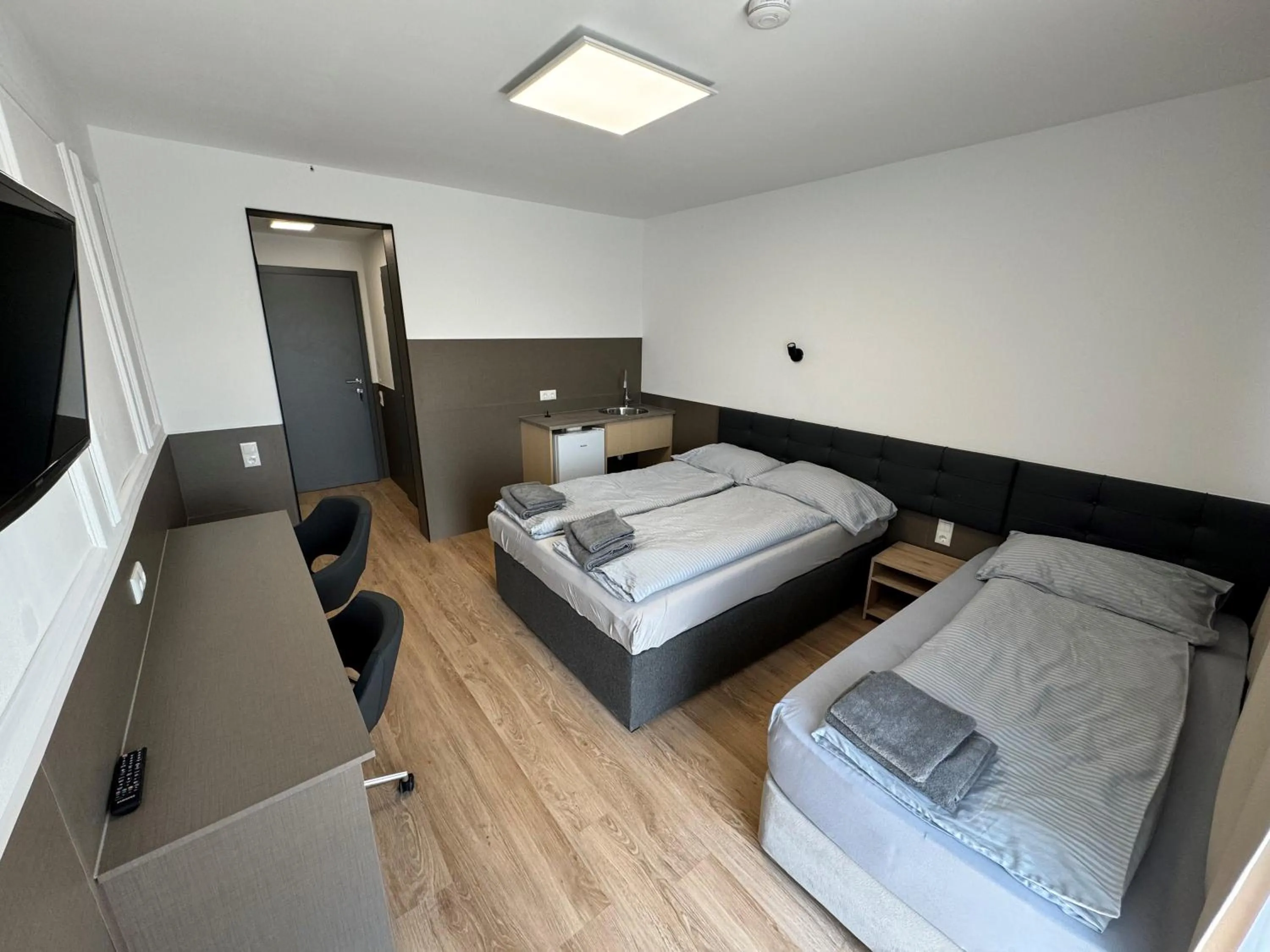 Bed in F Hotel 24h Check-In