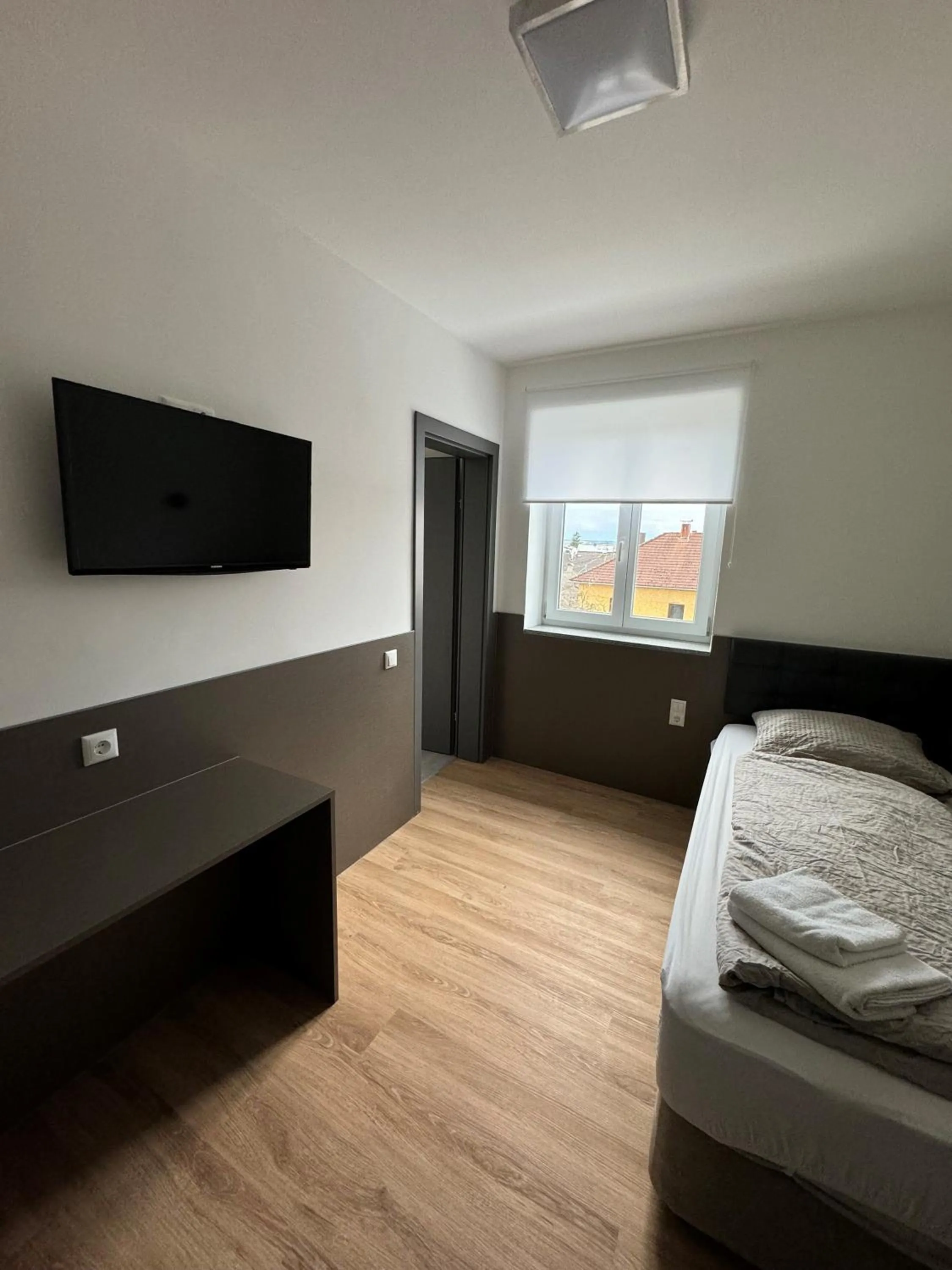 Bed in F Hotel 24h Check-In