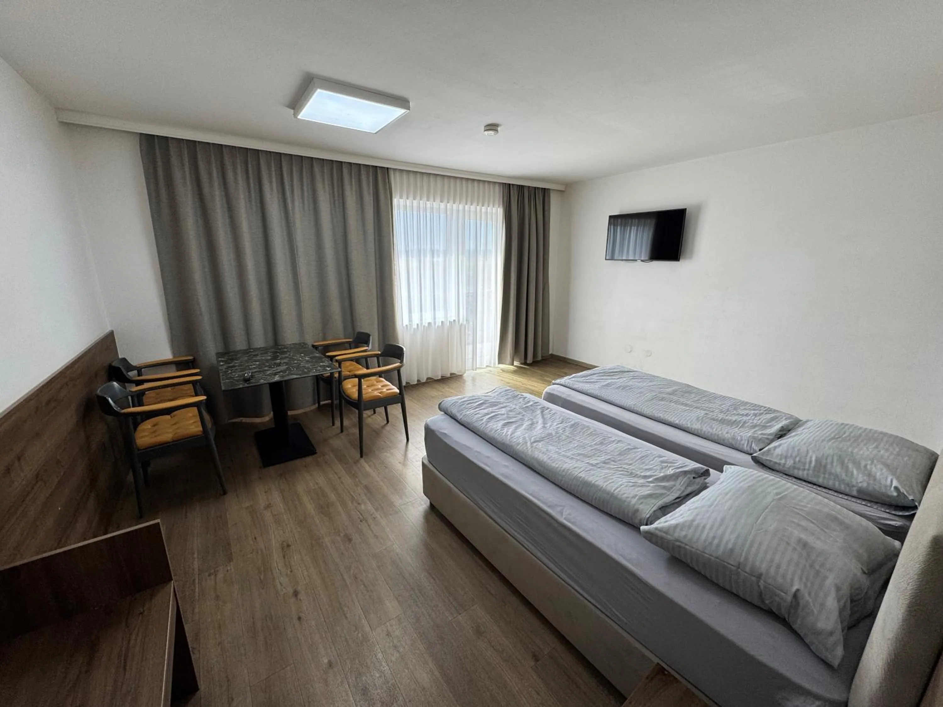 Bed in F Hotel 24h Check-In