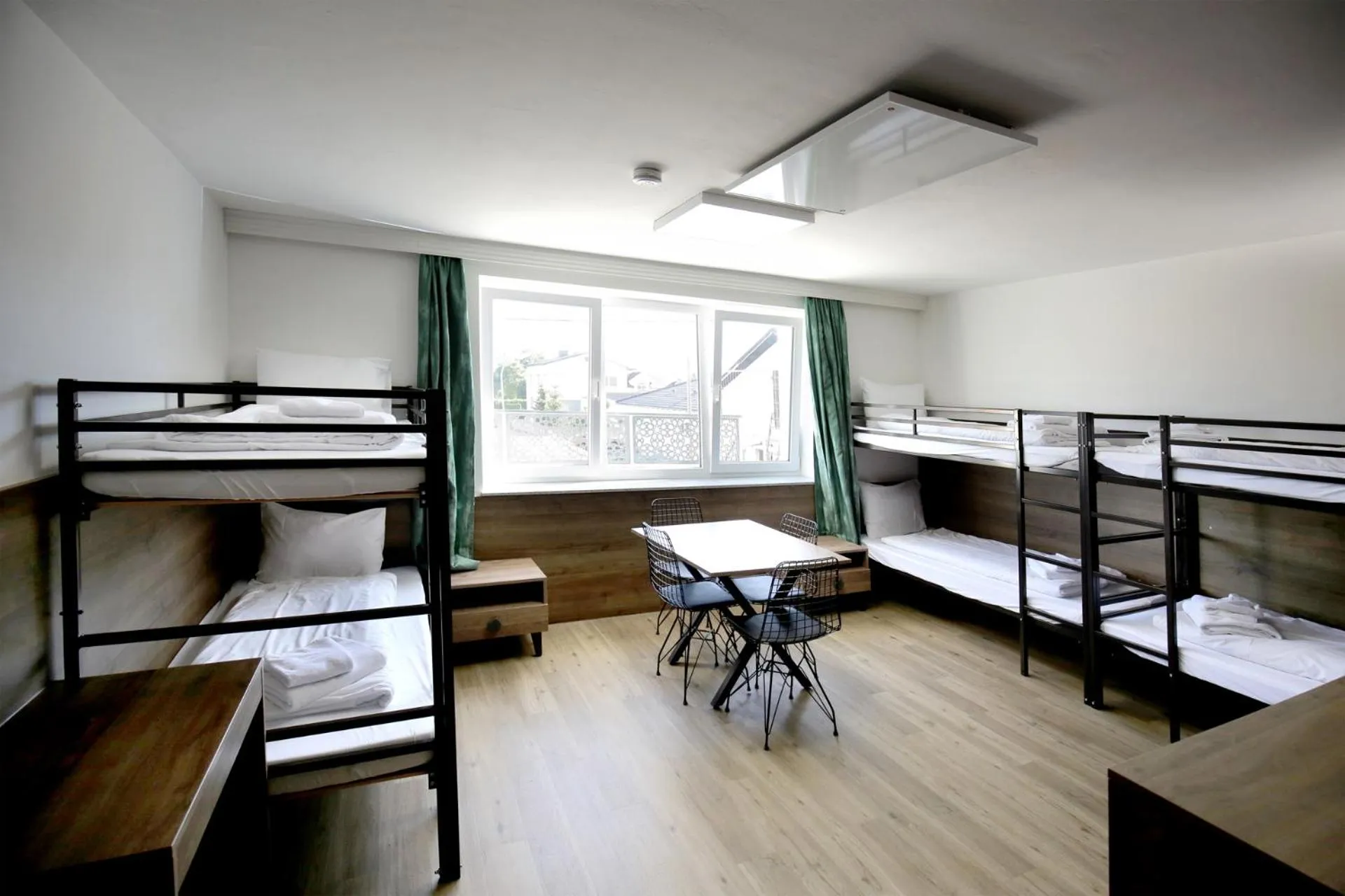 Bed in F Hotel 24h Check-In