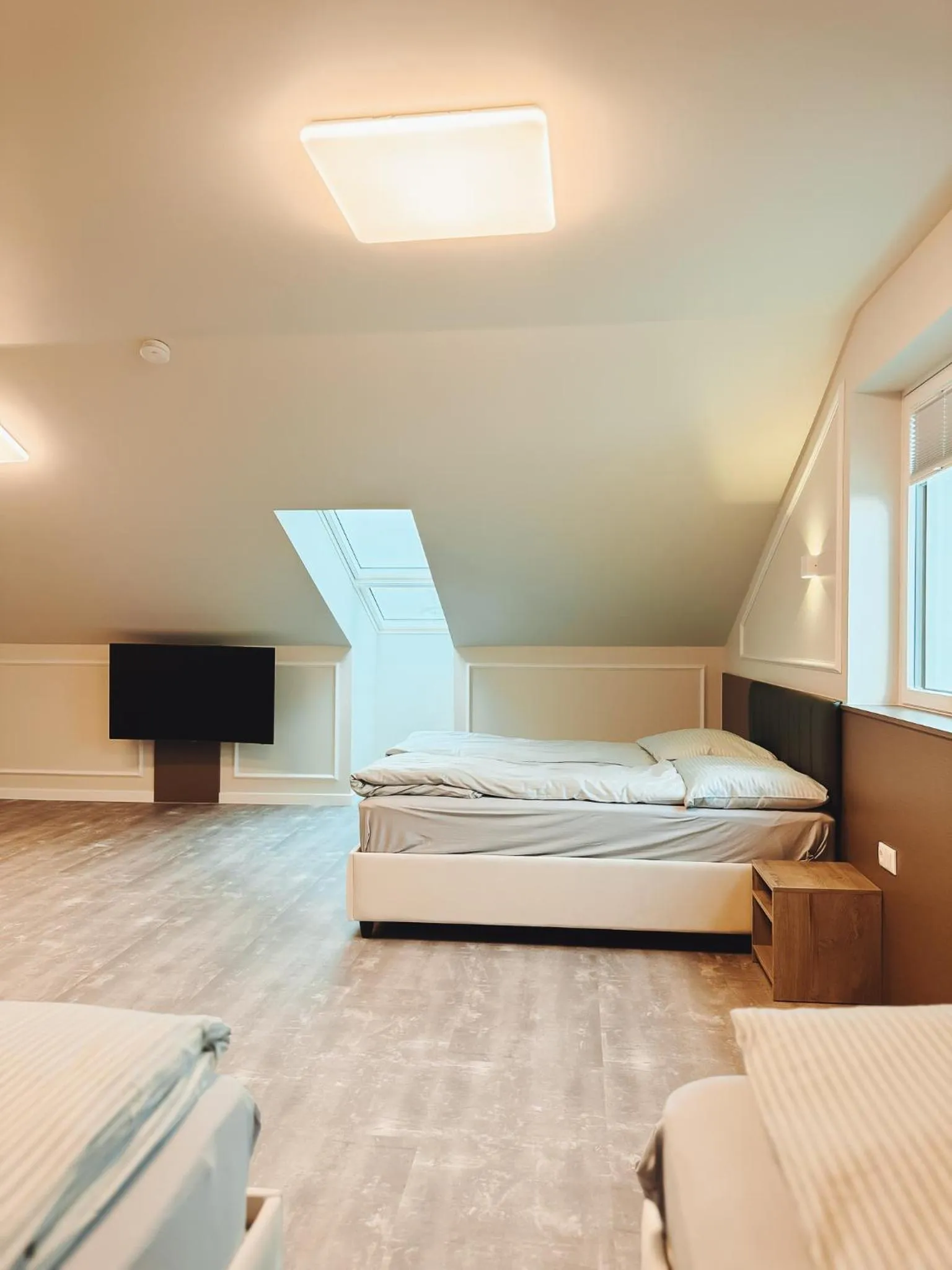 Bed in F Hotel 24h Check-In