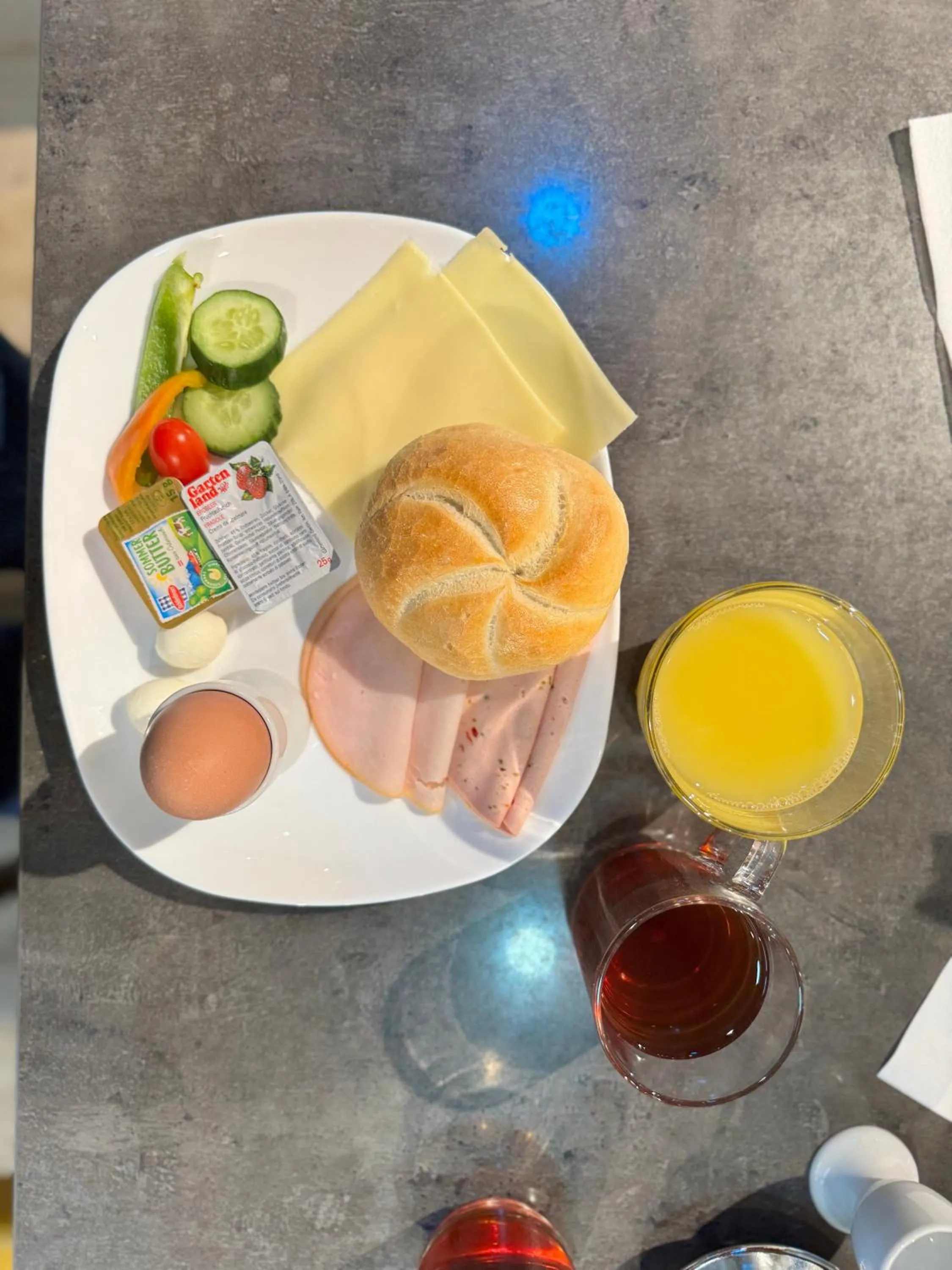 Breakfast in F Hotel 24h Check-In