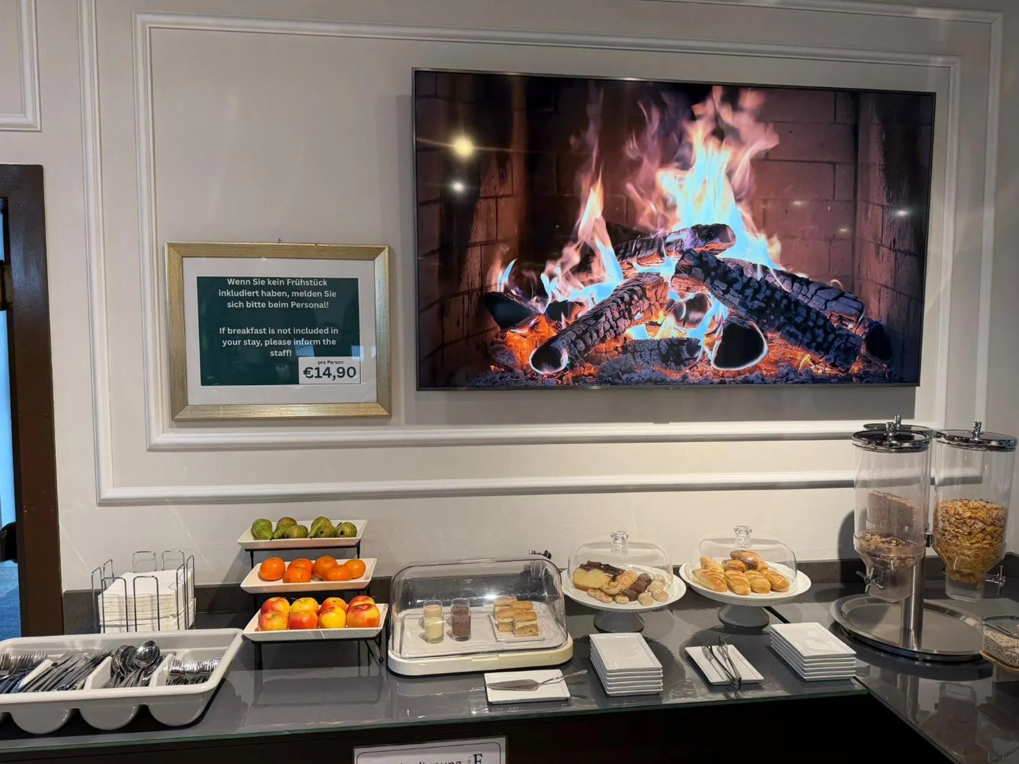 Breakfast in F Hotel 24h Check-In