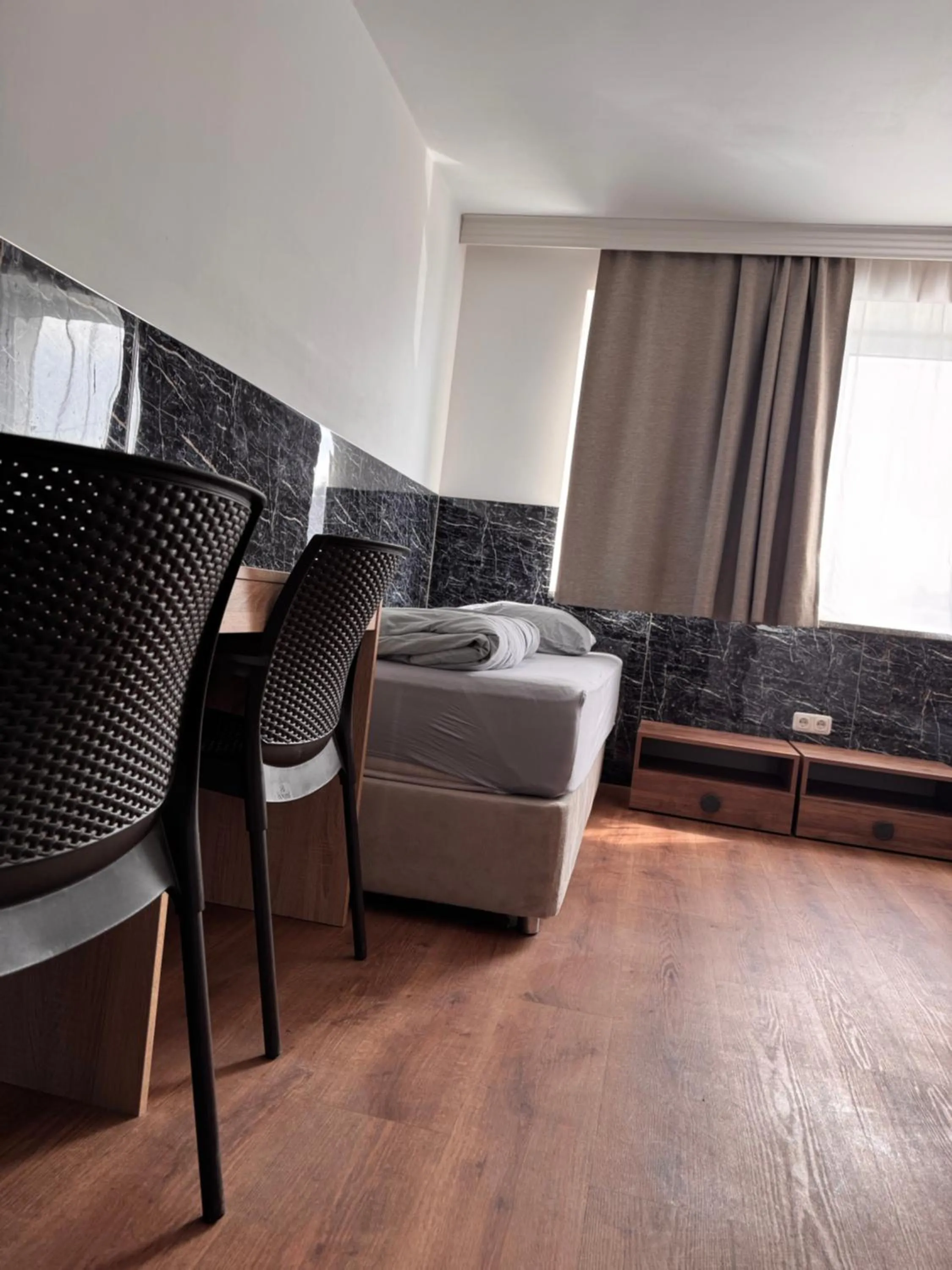 Bed in F Hotel 24h Check-In