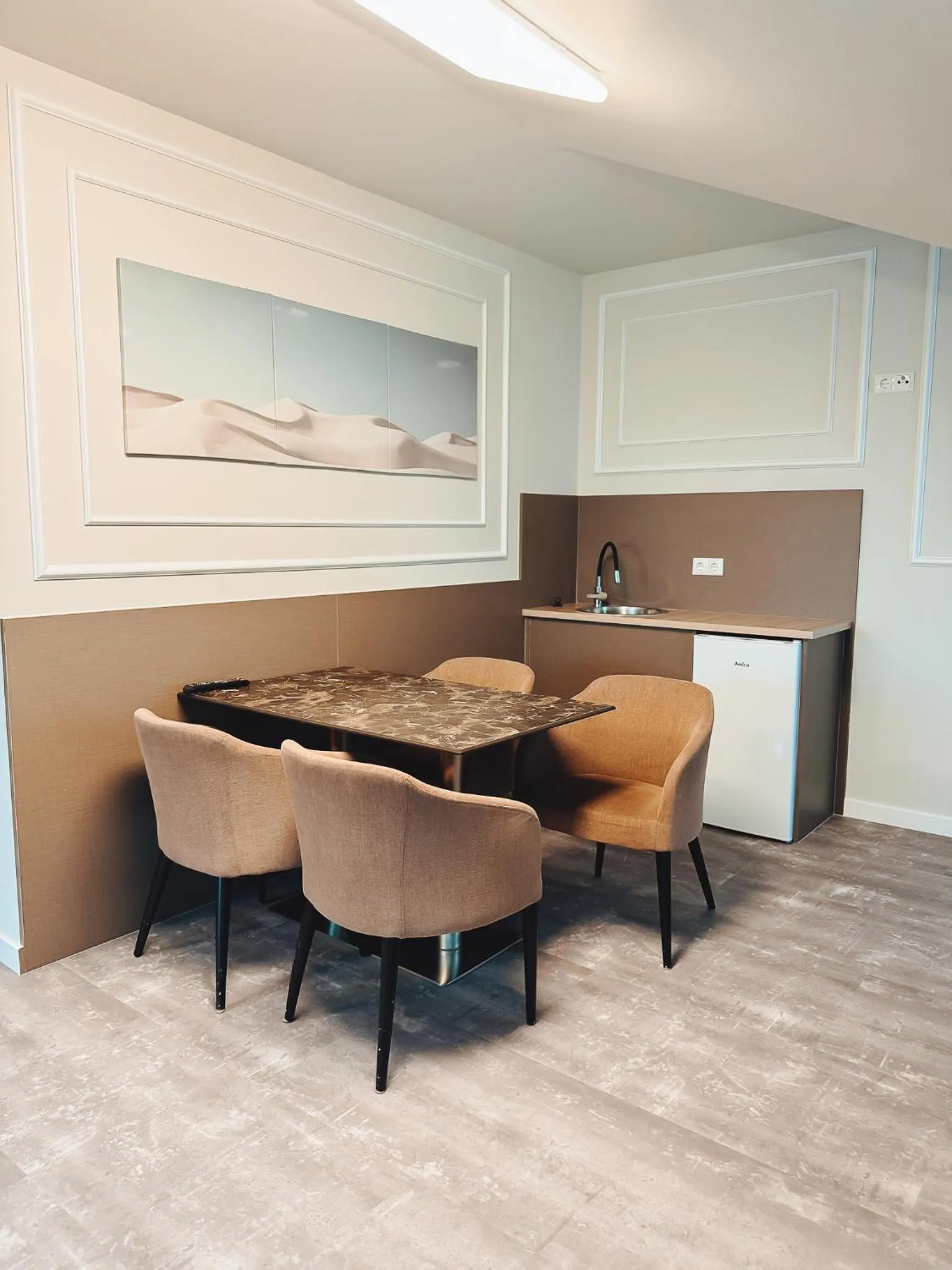 Kitchen or kitchenette in F Hotel 24h Check-In