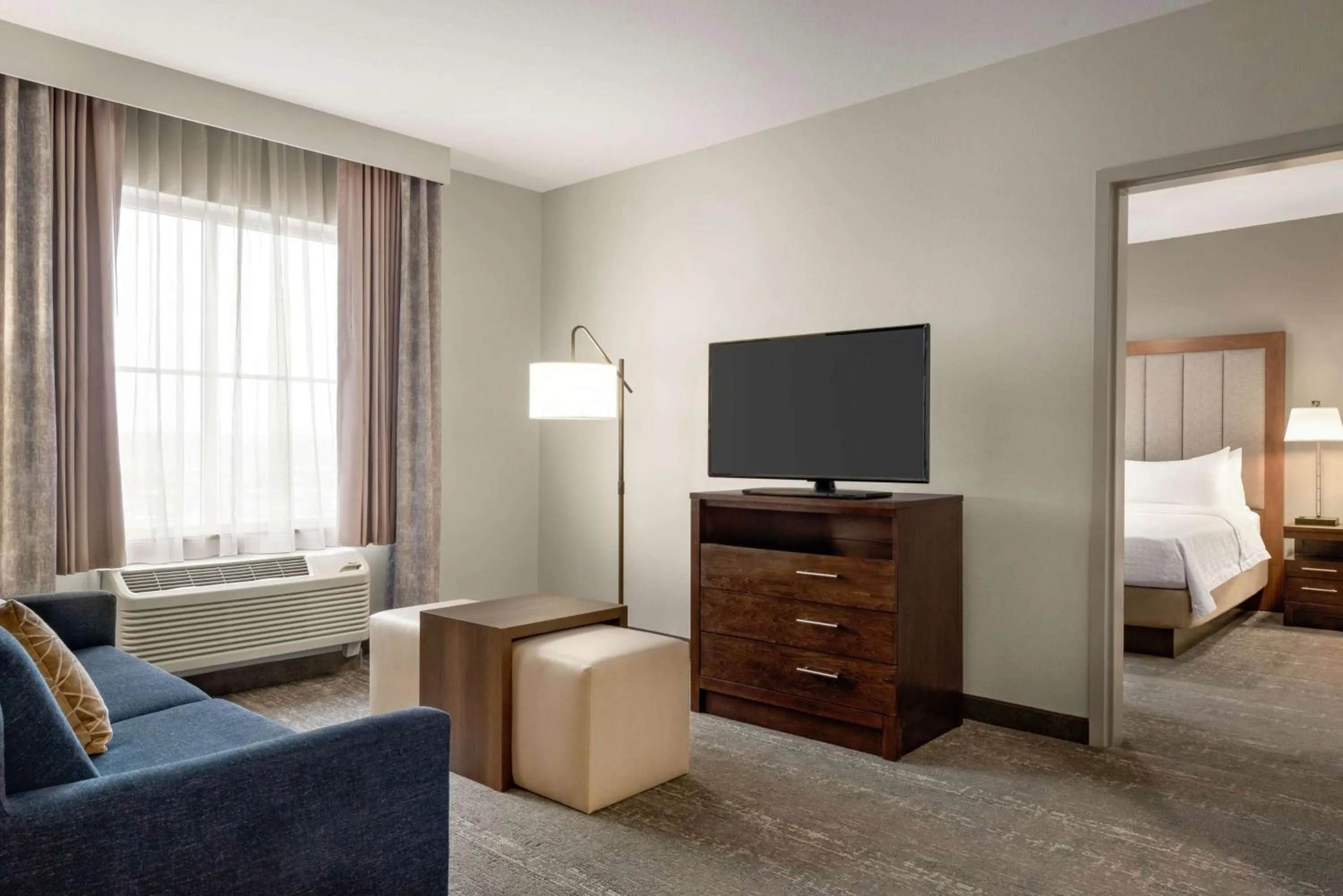 Bedroom, Bed in Homewood Suites Fort Wayne