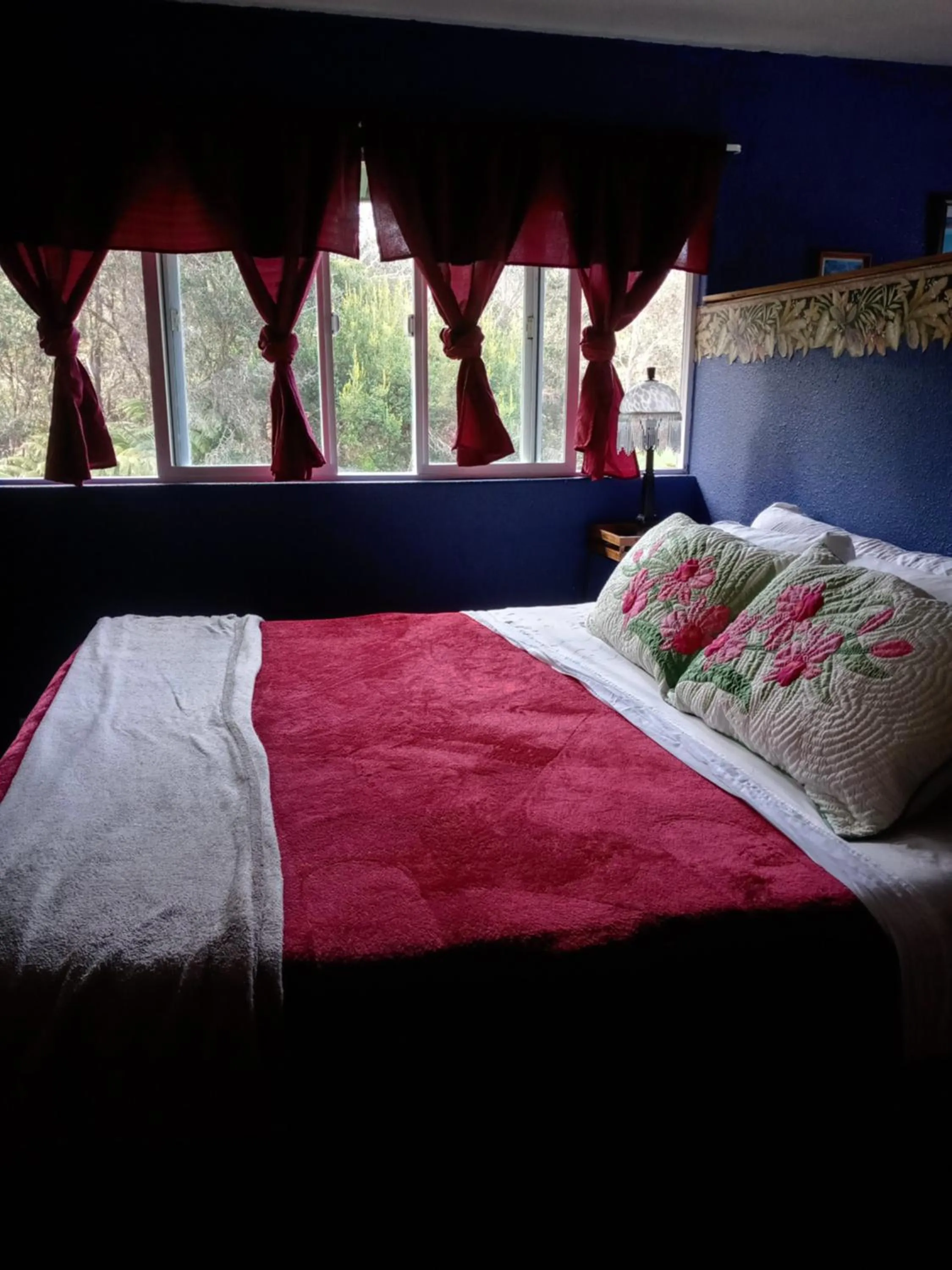 Bed in Aloha Crater Lodge