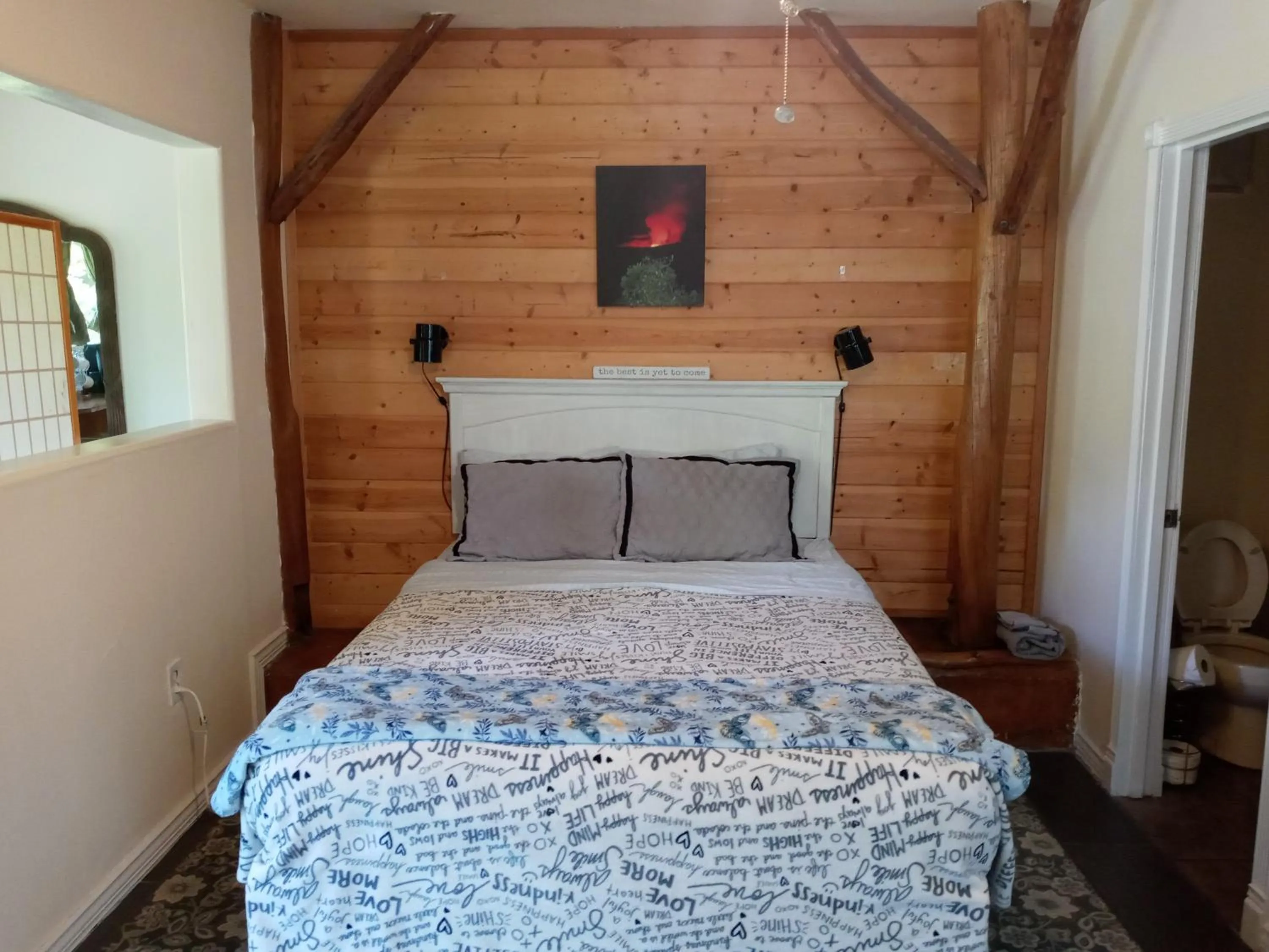 Bed in Aloha Crater Lodge