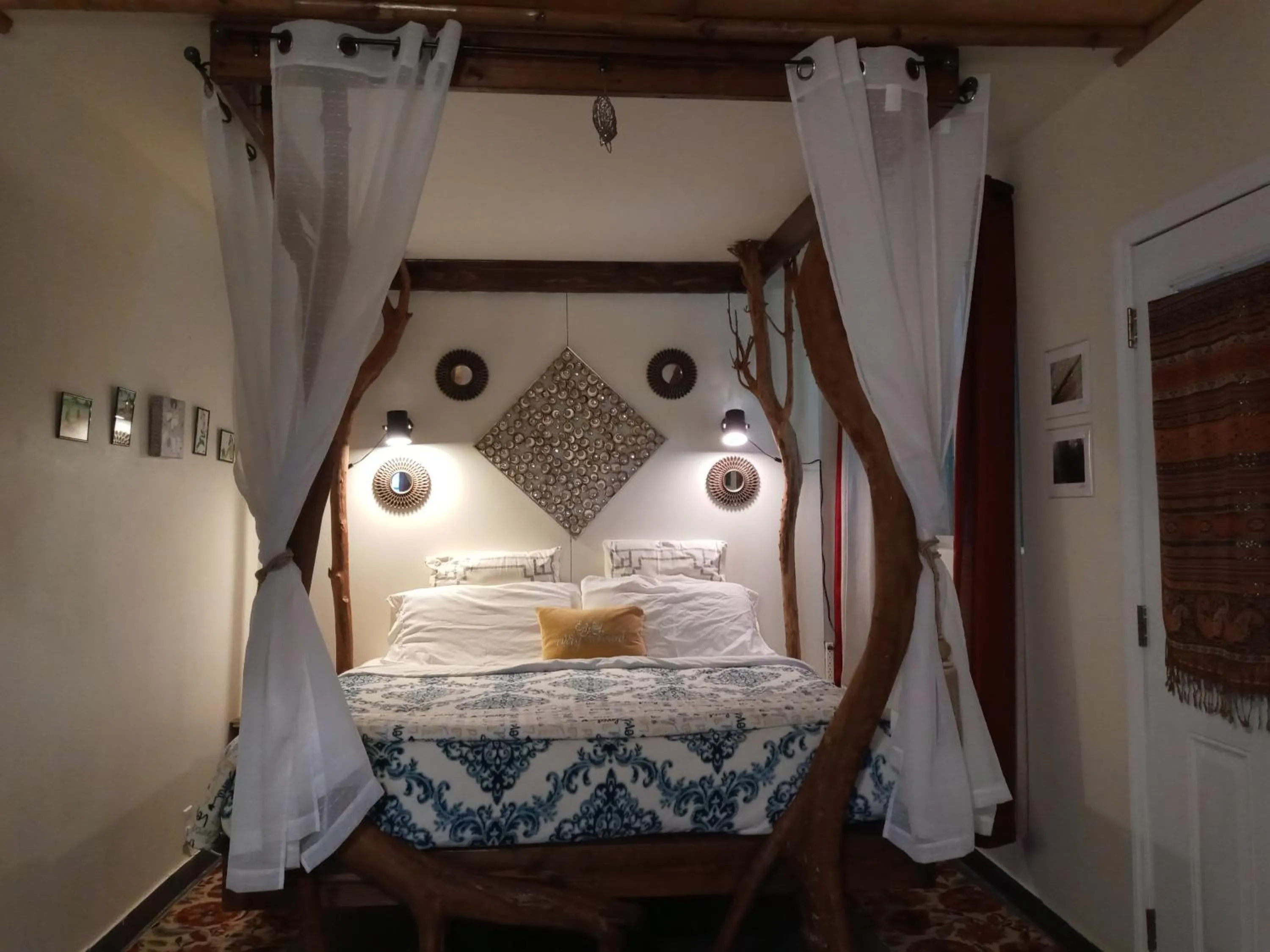 Bed in Aloha Crater Lodge