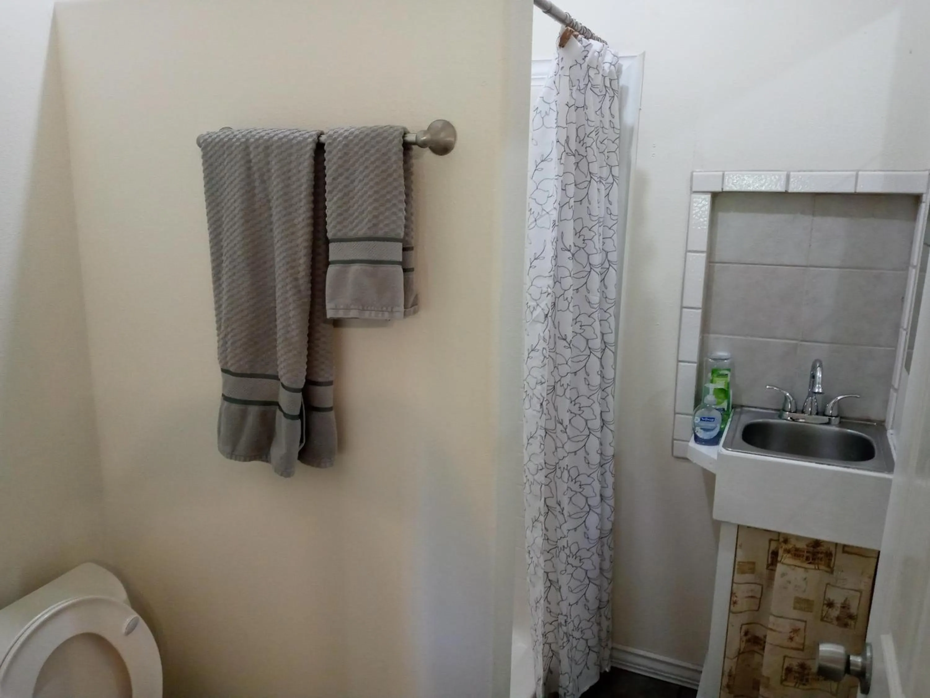 Shower in Aloha Crater Lodge