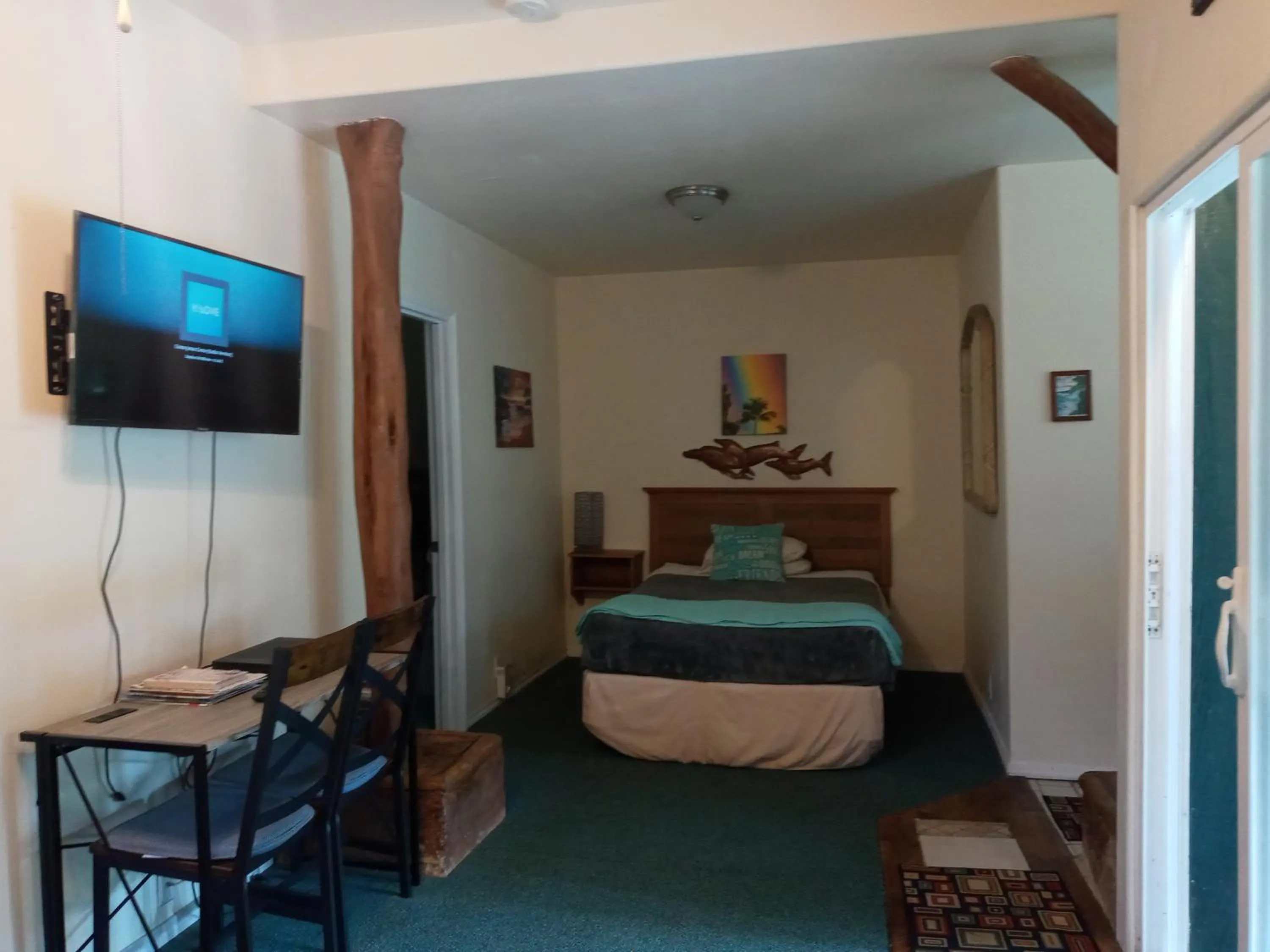 Bed in Aloha Crater Lodge