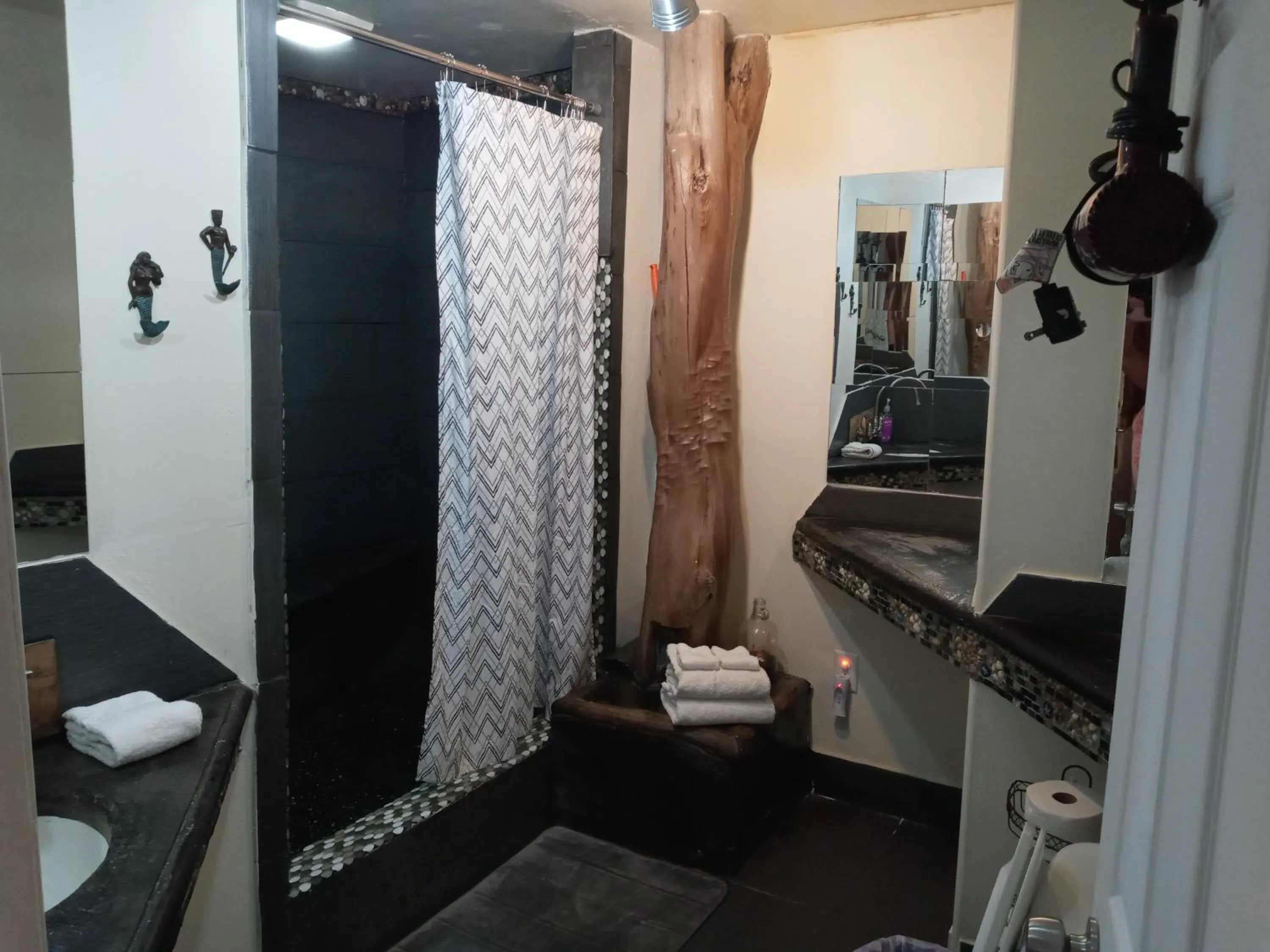 Shower in Aloha Crater Lodge