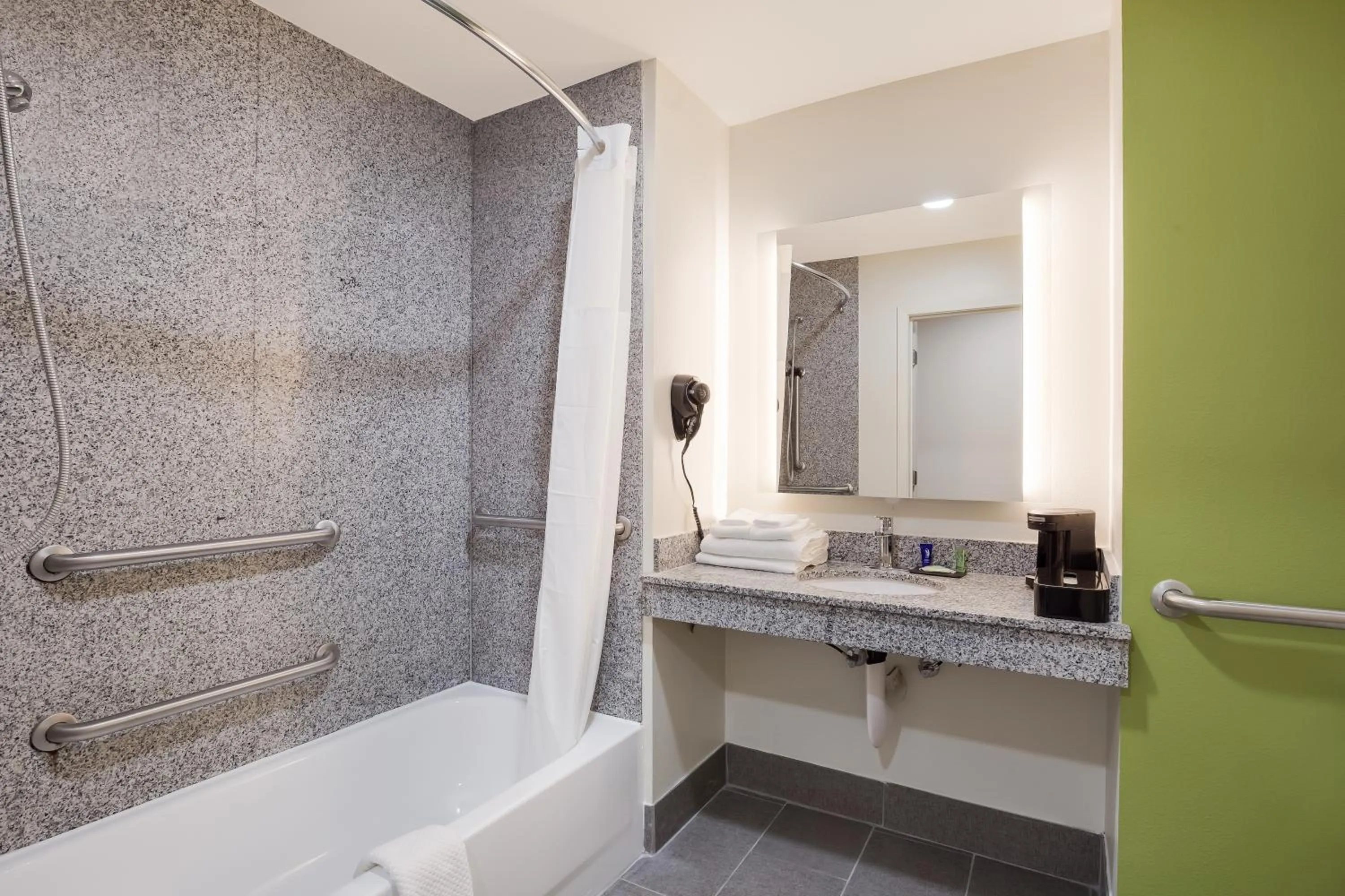 Bathroom in Sleep Inn & Suites North Mobile Saraland