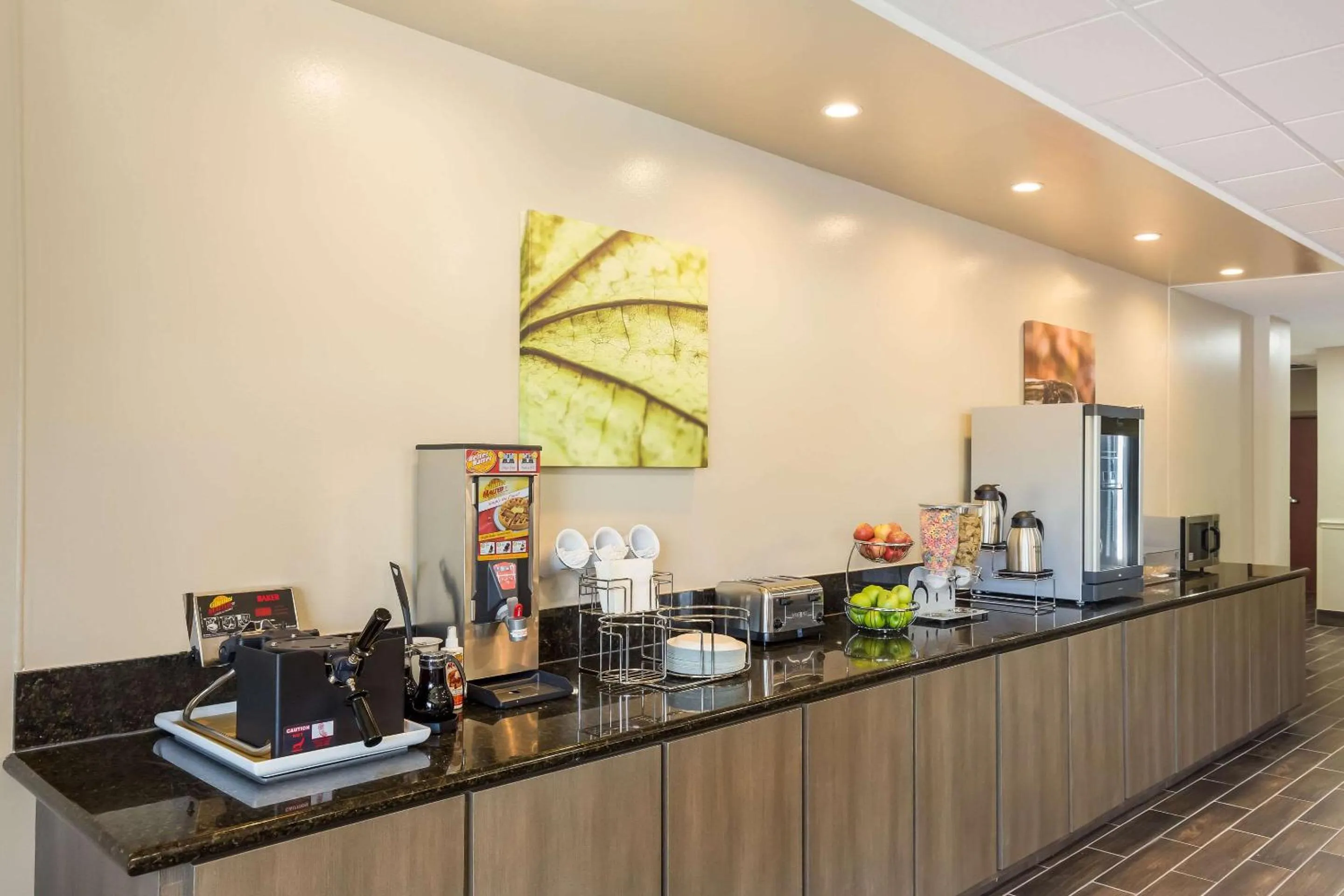 Breakfast in Sleep Inn & Suites North Mobile Saraland