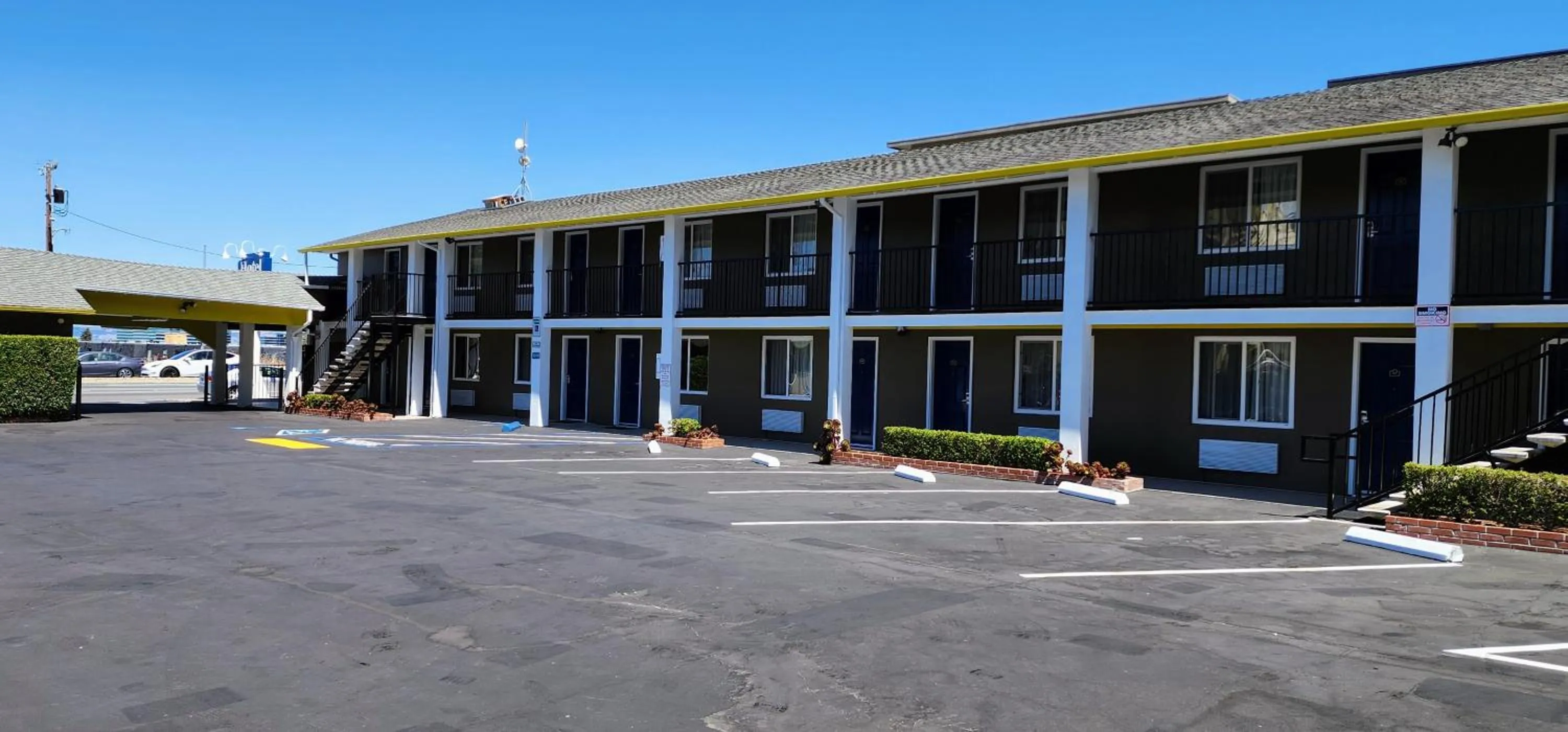 Property building in Hotel Belmont