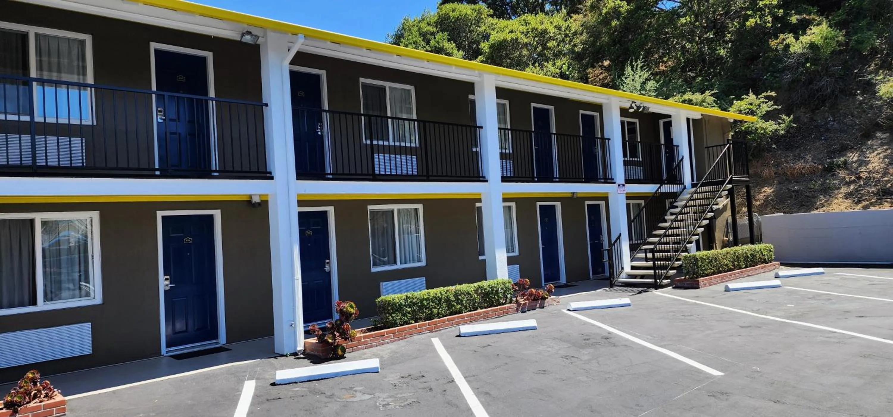 Property building in Hotel Belmont