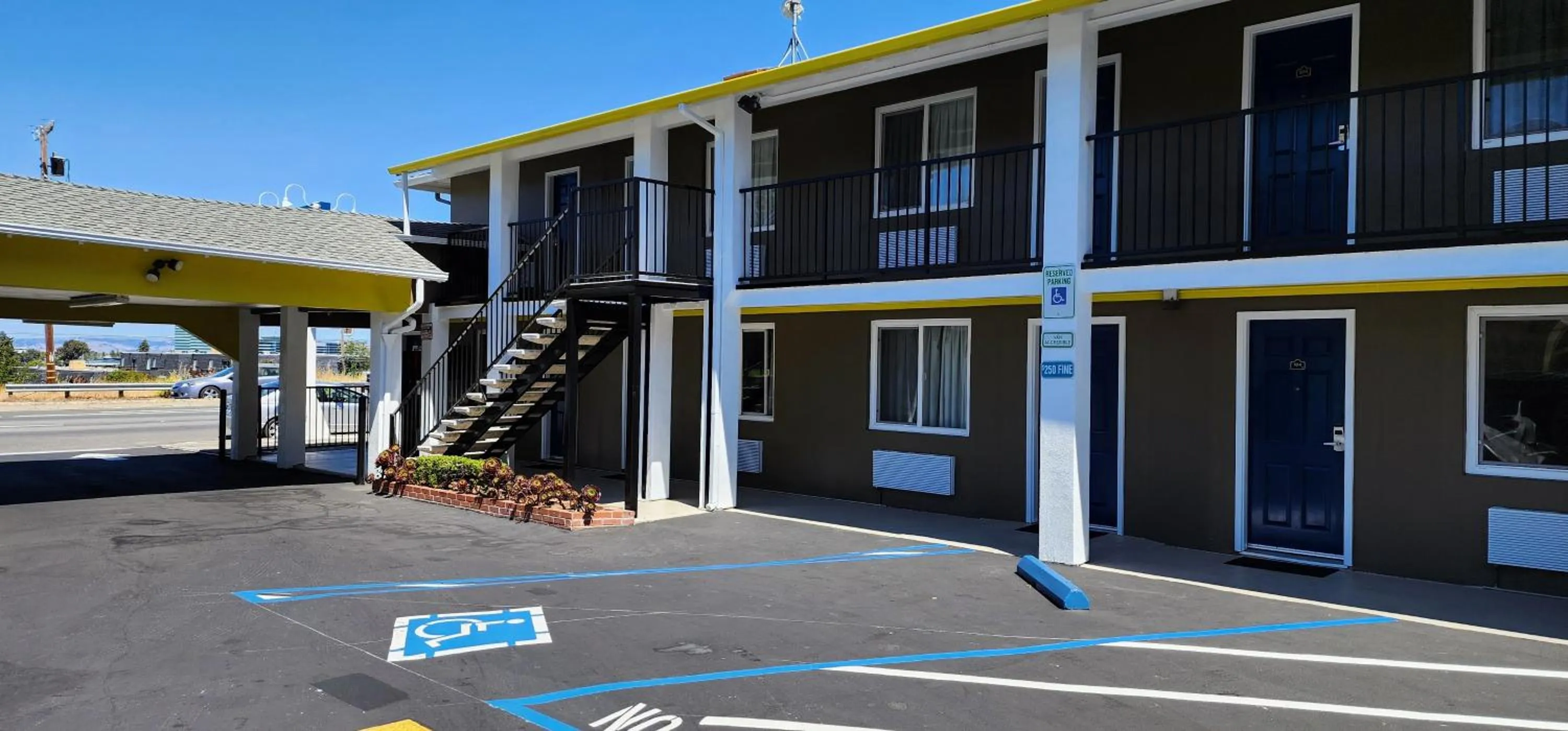 Property building in Hotel Belmont