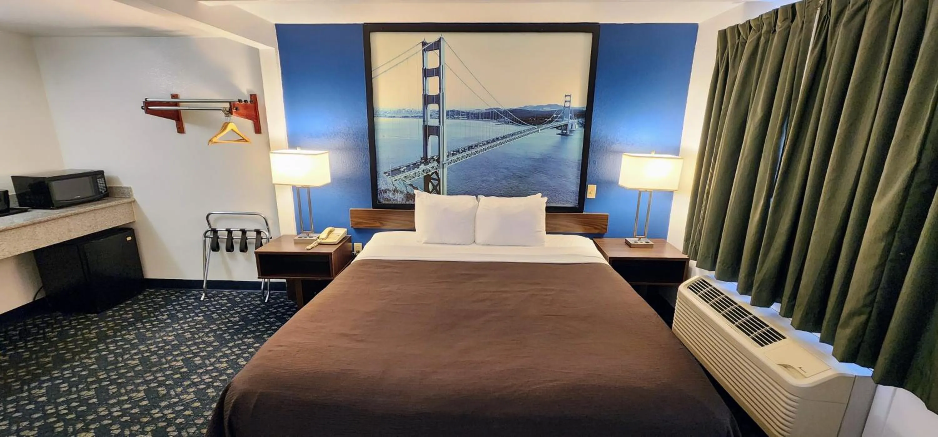 Bed in Hotel Belmont