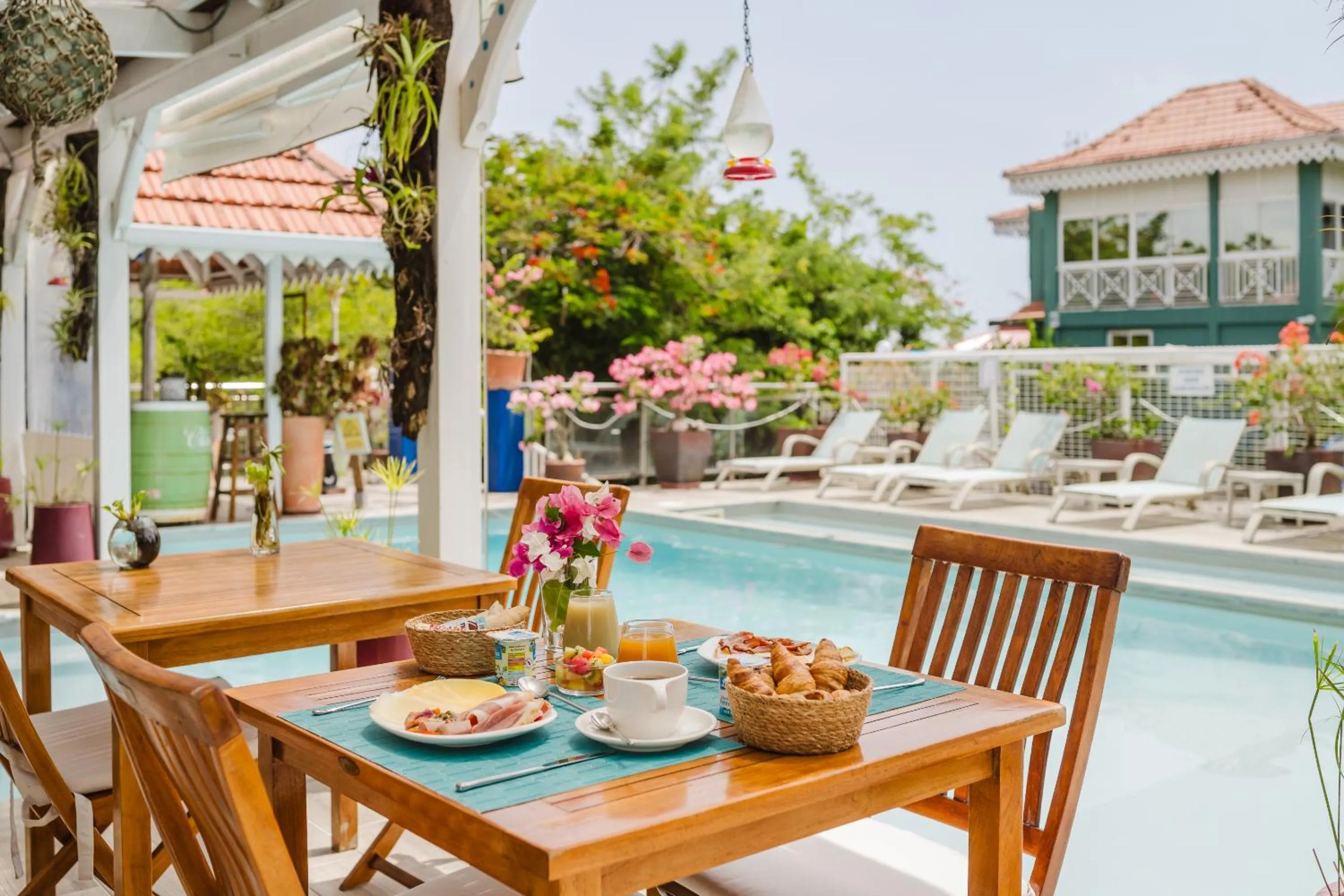 Dining area in Hôtel Frégate Bleue